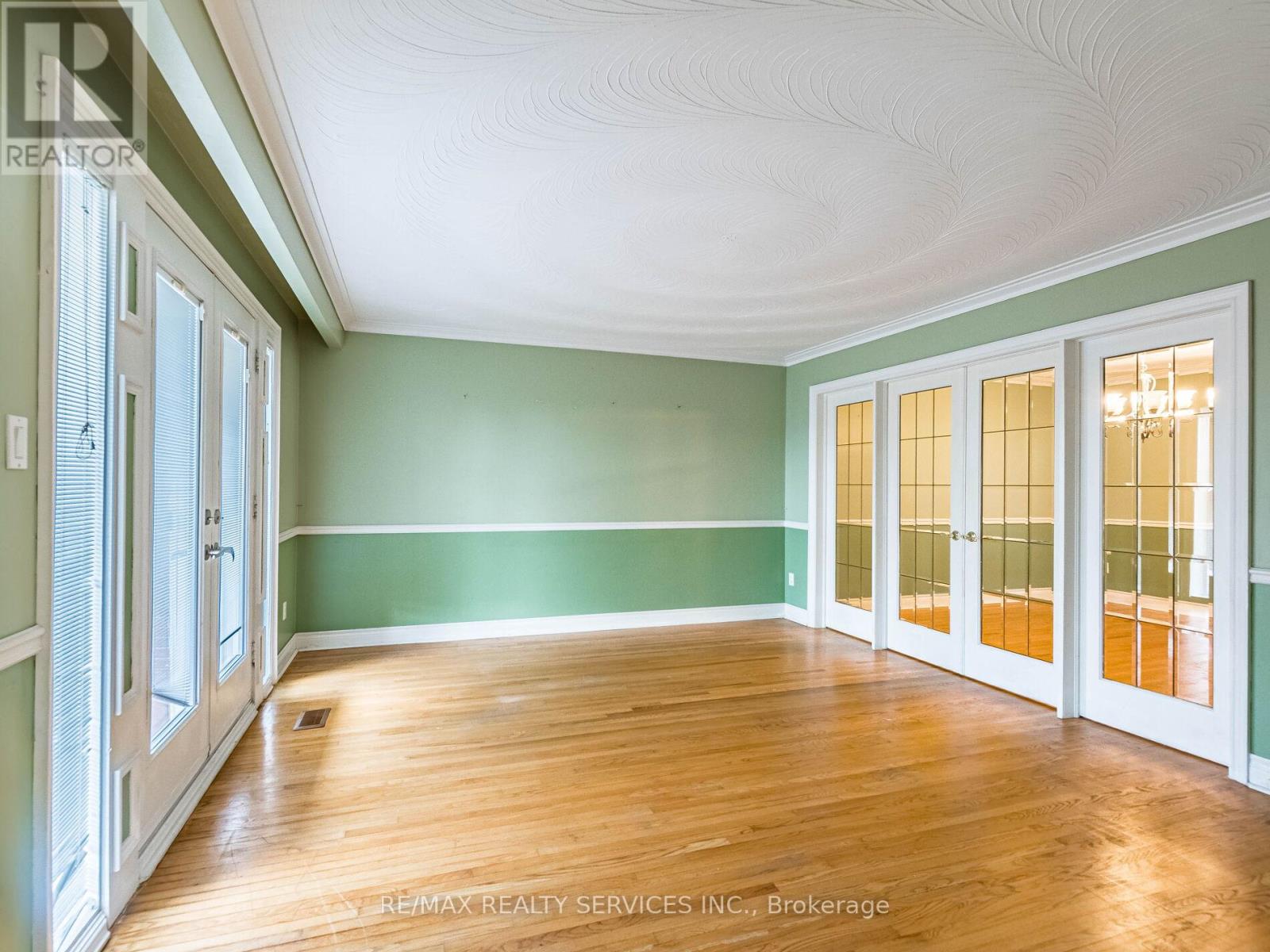 17 Fallway Road, Brampton, Ontario  L6V 3H1 - Photo 10 - W12460157