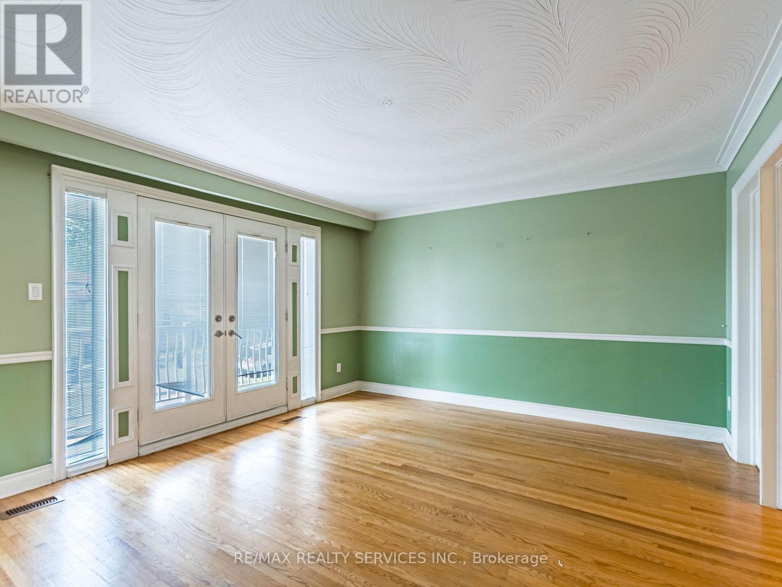 17 Fallway Road, Brampton, Ontario  L6V 3H1 - Photo 11 - W12460157