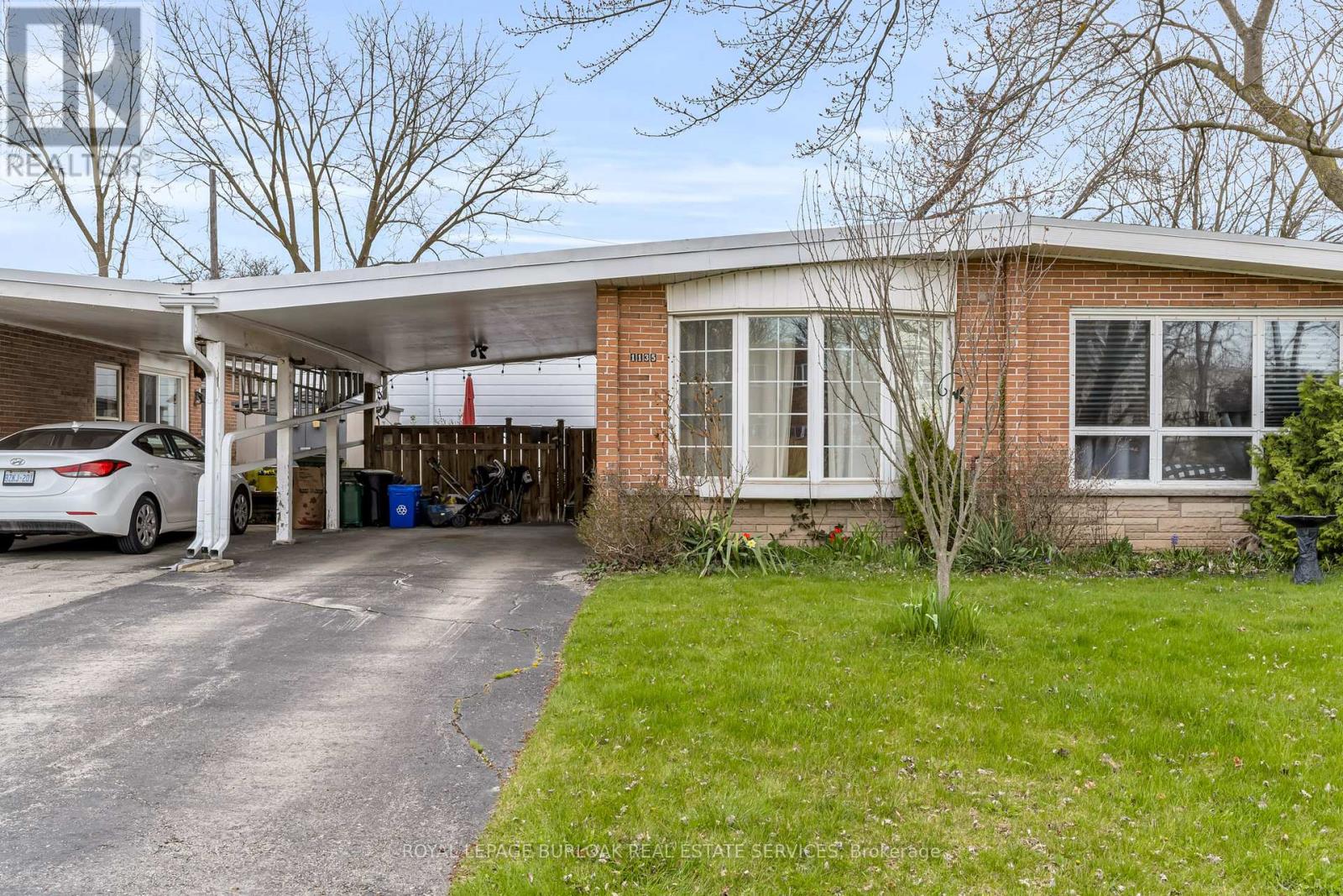 1135 Tavistock Drive, Burlington, Ontario  L7P 2N3 - Photo 3 - W12154400