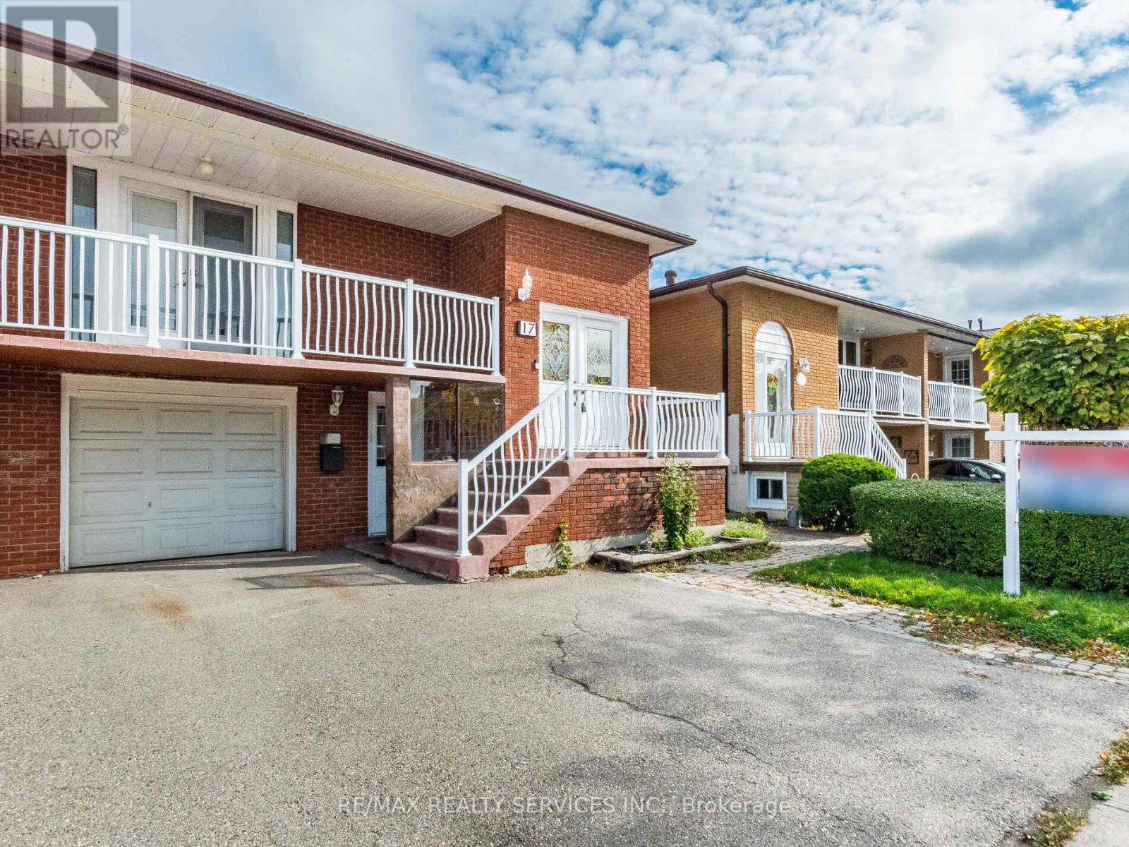 17 Fallway Road, Brampton, Ontario  L6V 3H1 - Photo 3 - W12460157