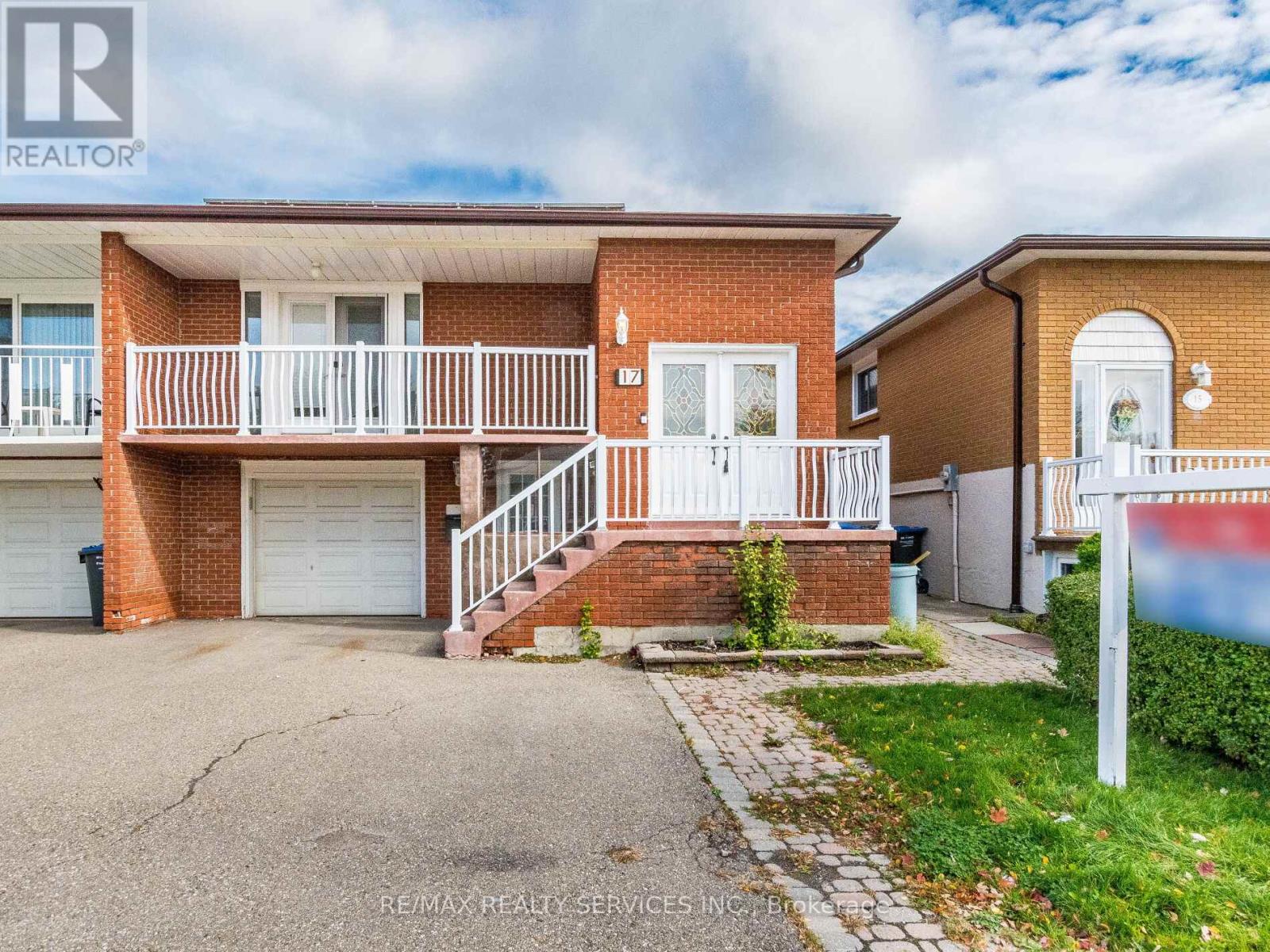 17 Fallway Road, Brampton, Ontario  L6V 3H1 - Photo 2 - W12460157