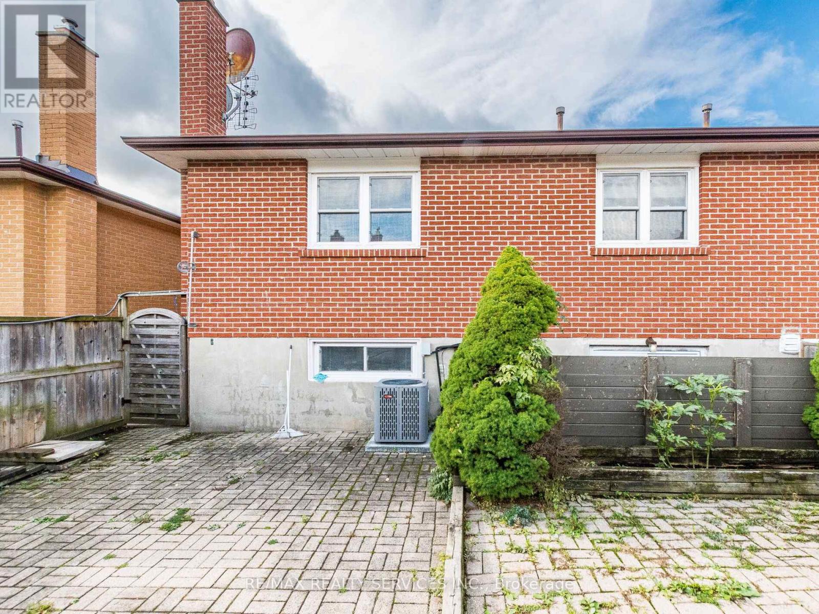 17 Fallway Road, Brampton, Ontario  L6V 3H1 - Photo 46 - W12460157