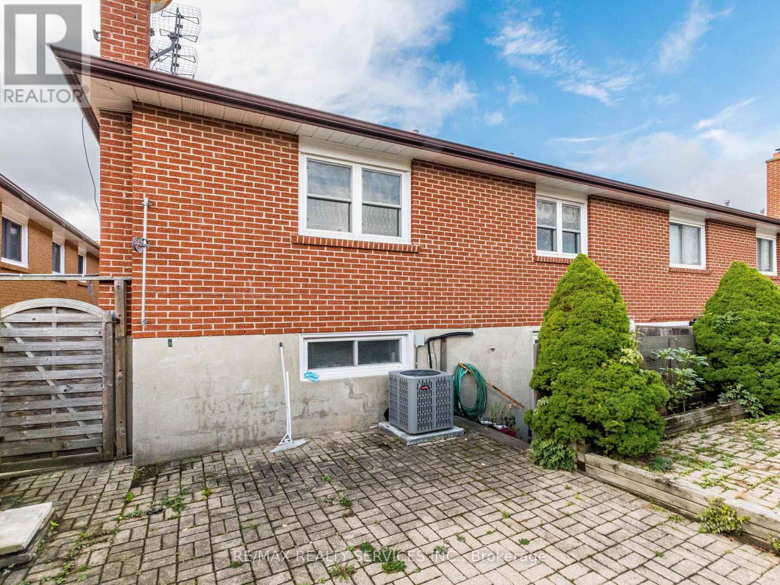 17 Fallway Road, Brampton, Ontario  L6V 3H1 - Photo 48 - W12460157