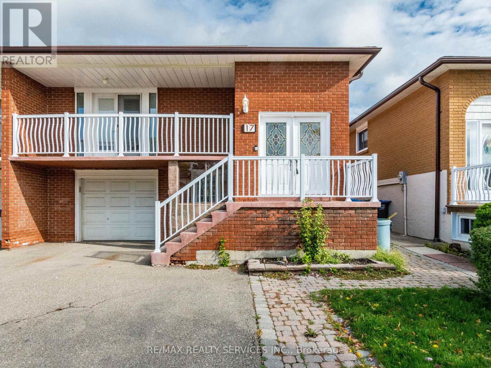 17 Fallway Road, Brampton, Ontario  L6V 3H1 - Photo 4 - W12460157