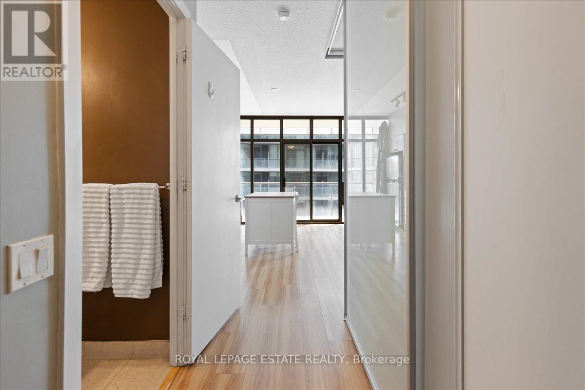 811 - 33 Charles Street E, Toronto, Ontario  M4Y 0A2 - Photo 5 - C12477689