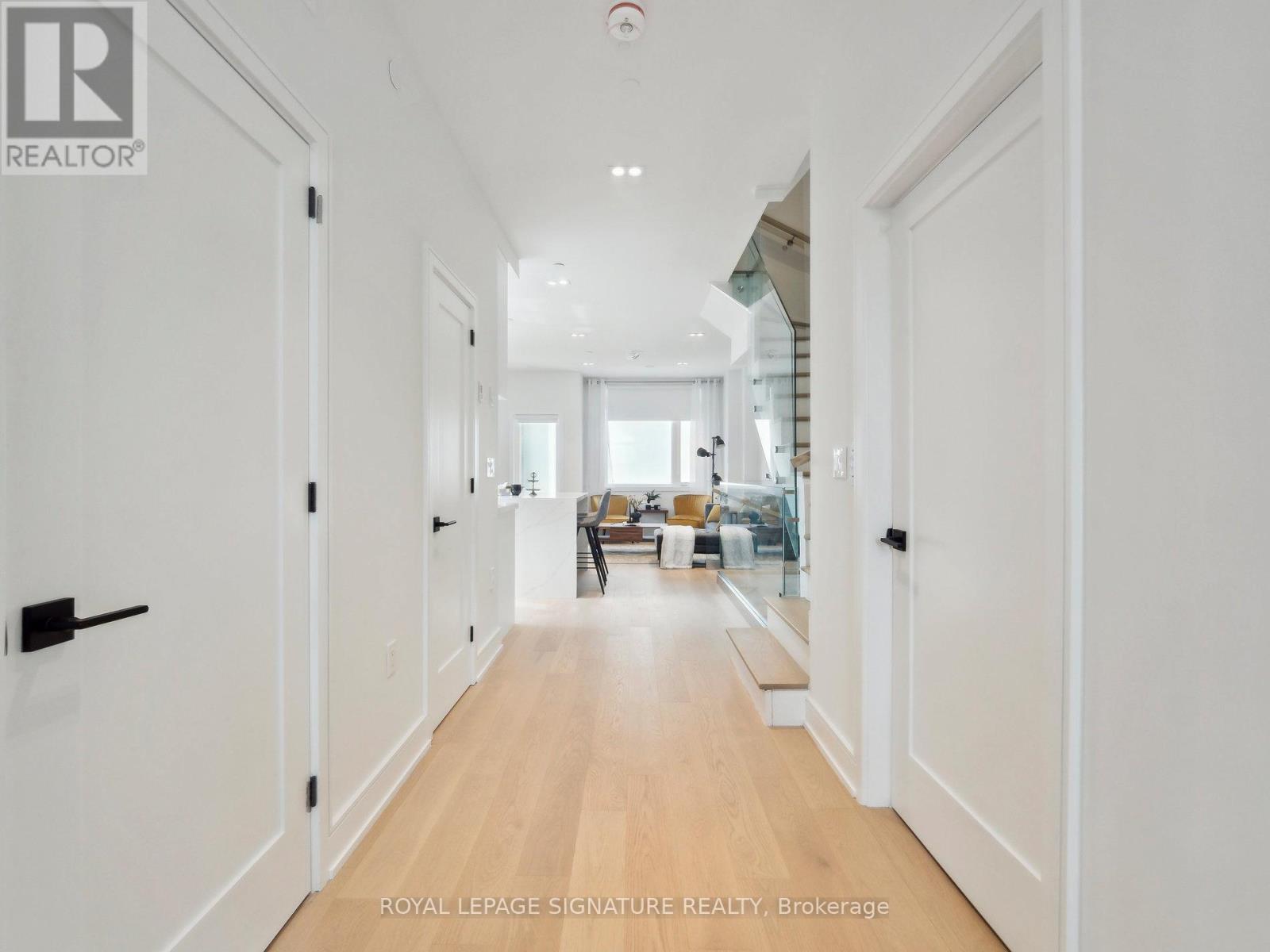 1 Flax Field Lane, Toronto, Ontario  M2N 0L5 - Photo 4 - C12477718