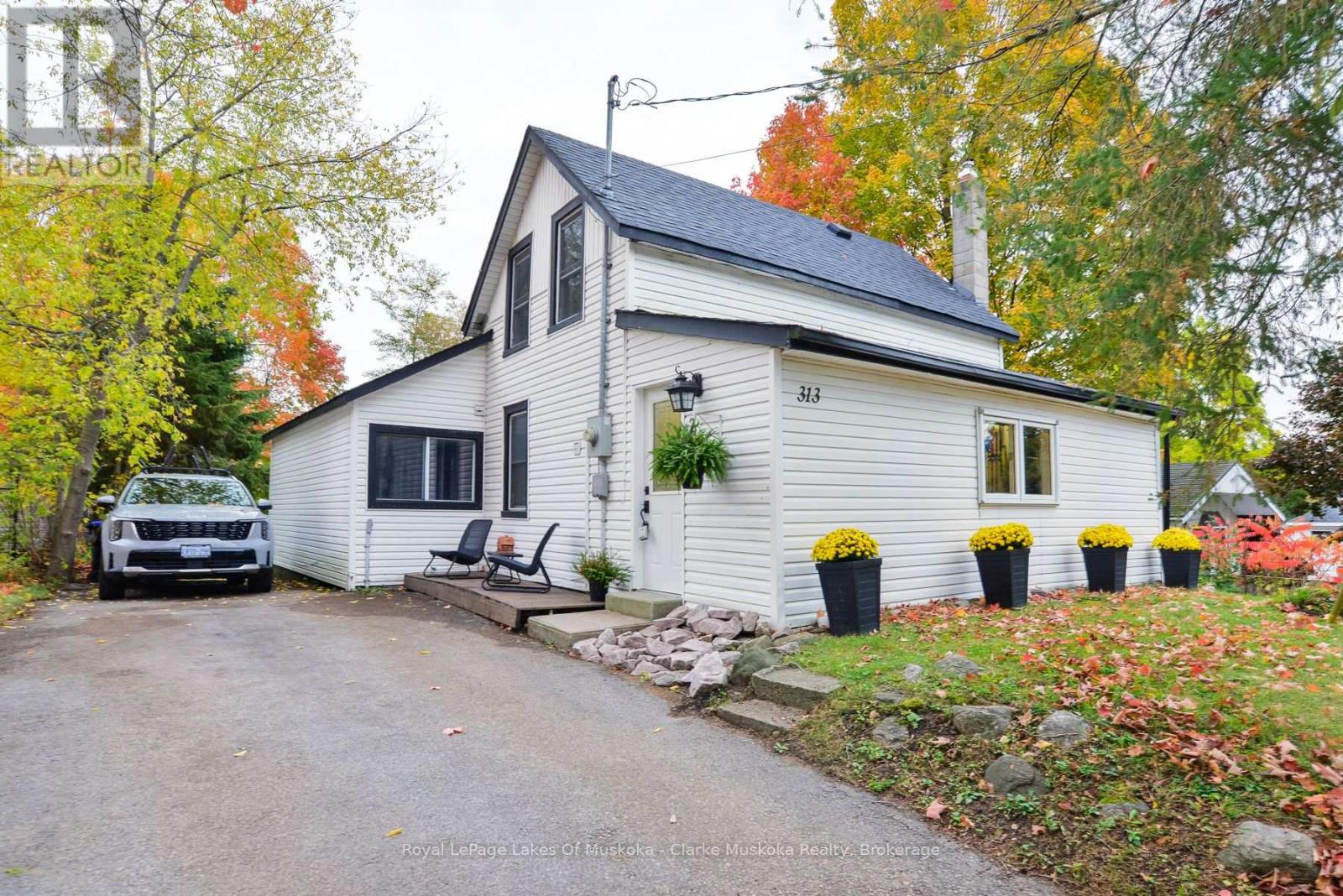 313 Ouida Street, Tay, Ontario  L0K 2C0 - Photo 2 - S12477794