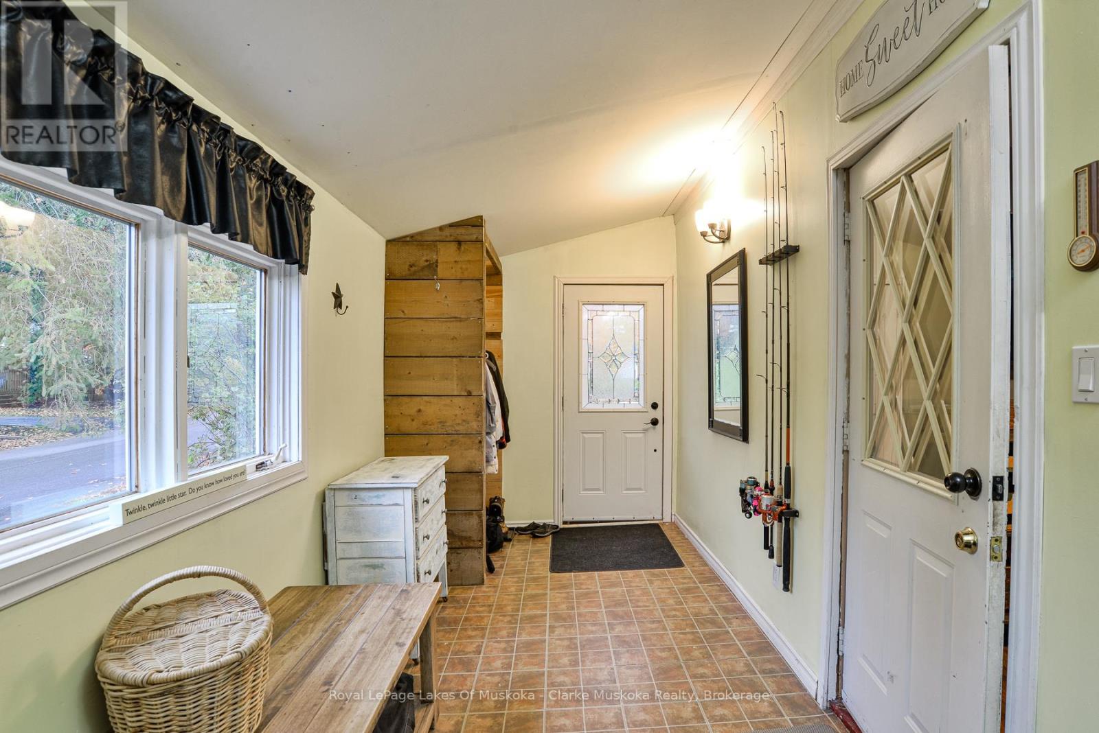 313 Ouida Street, Tay, Ontario  L0K 2C0 - Photo 3 - S12477794
