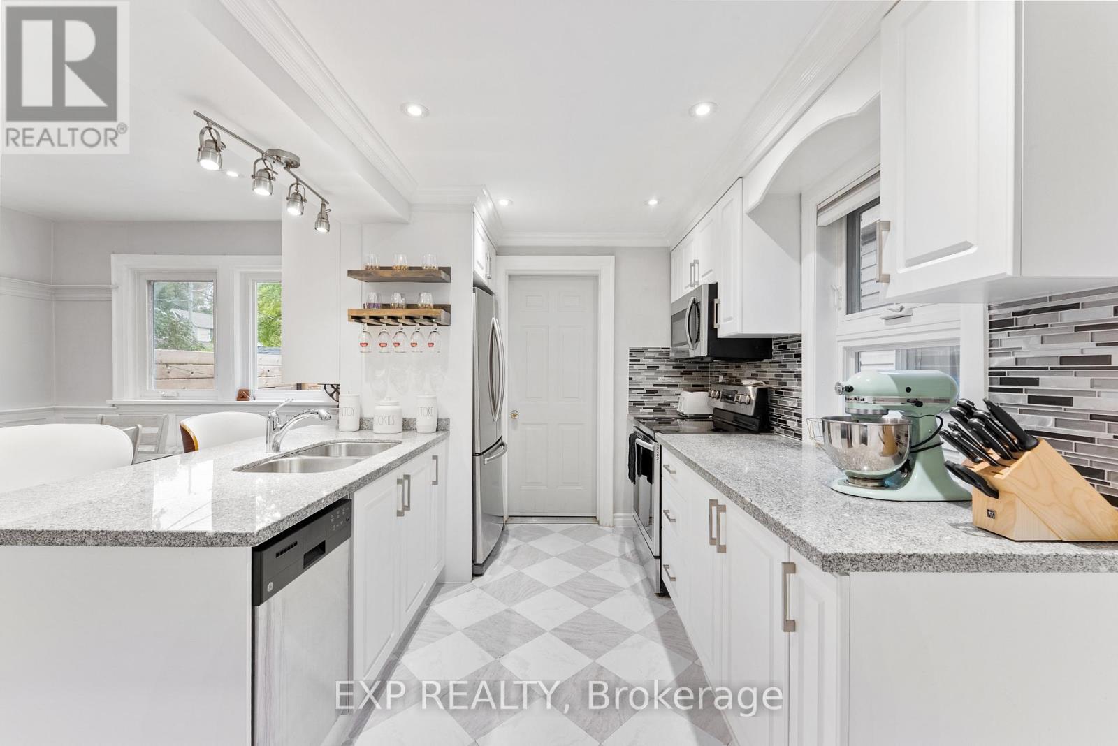 1702 Dundas Street E, Toronto, Ontario  M4L 1L6 - Photo 10 - E12477691
