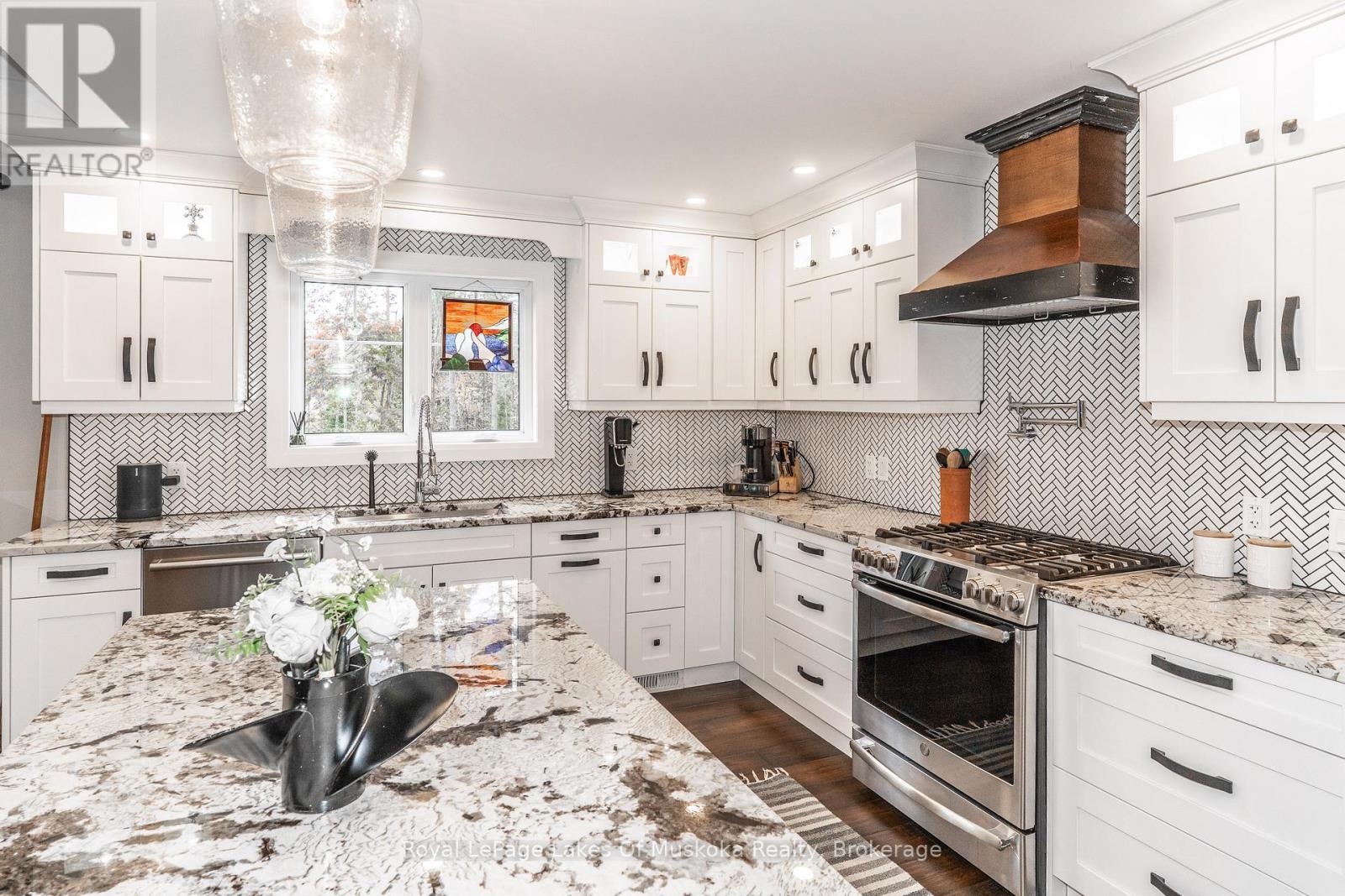 461 Rowanwood Road, Huntsville, Ontario  P0B 1M0 - Photo 11 - X12477838