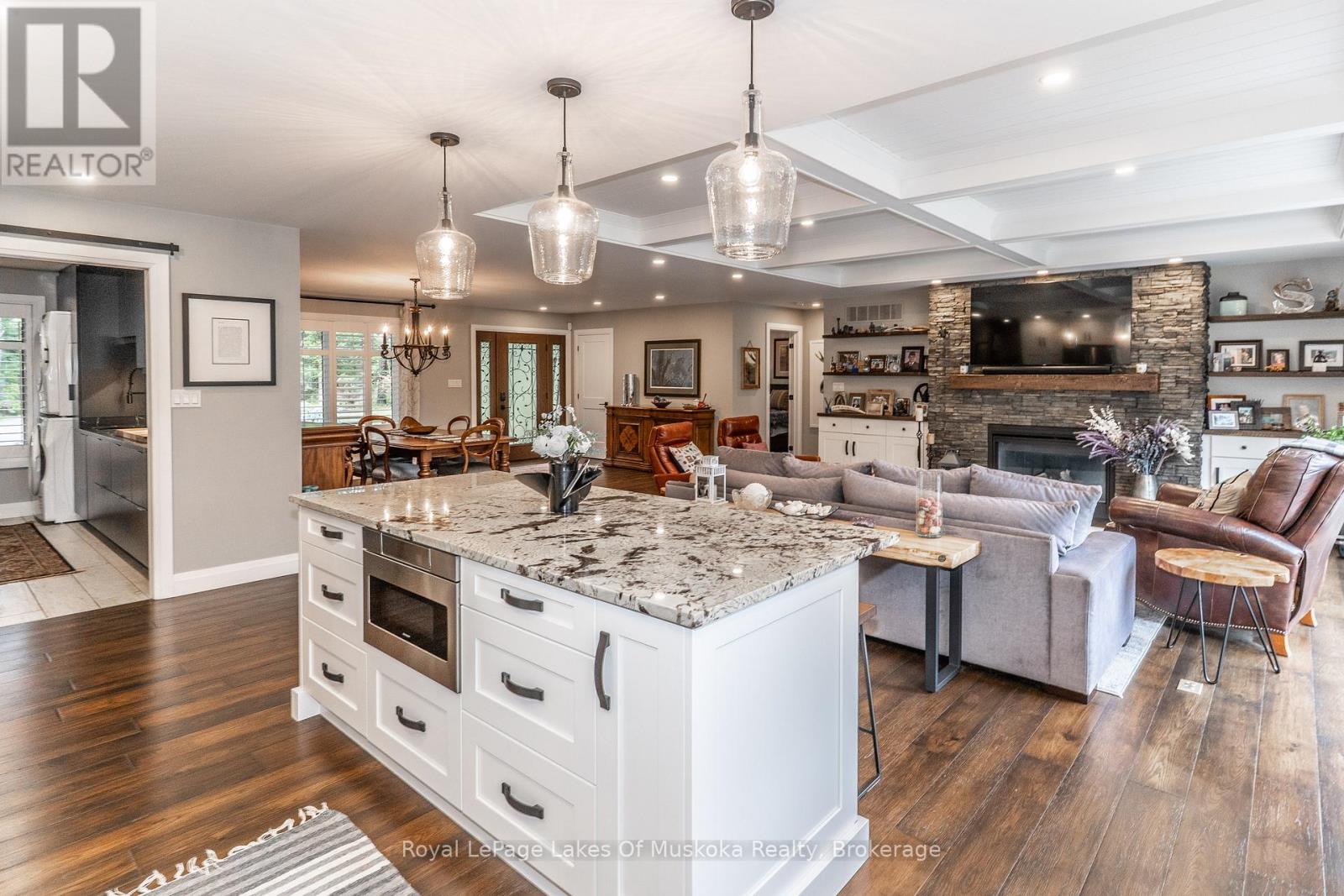 461 Rowanwood Road, Huntsville, Ontario  P0B 1M0 - Photo 12 - X12477838