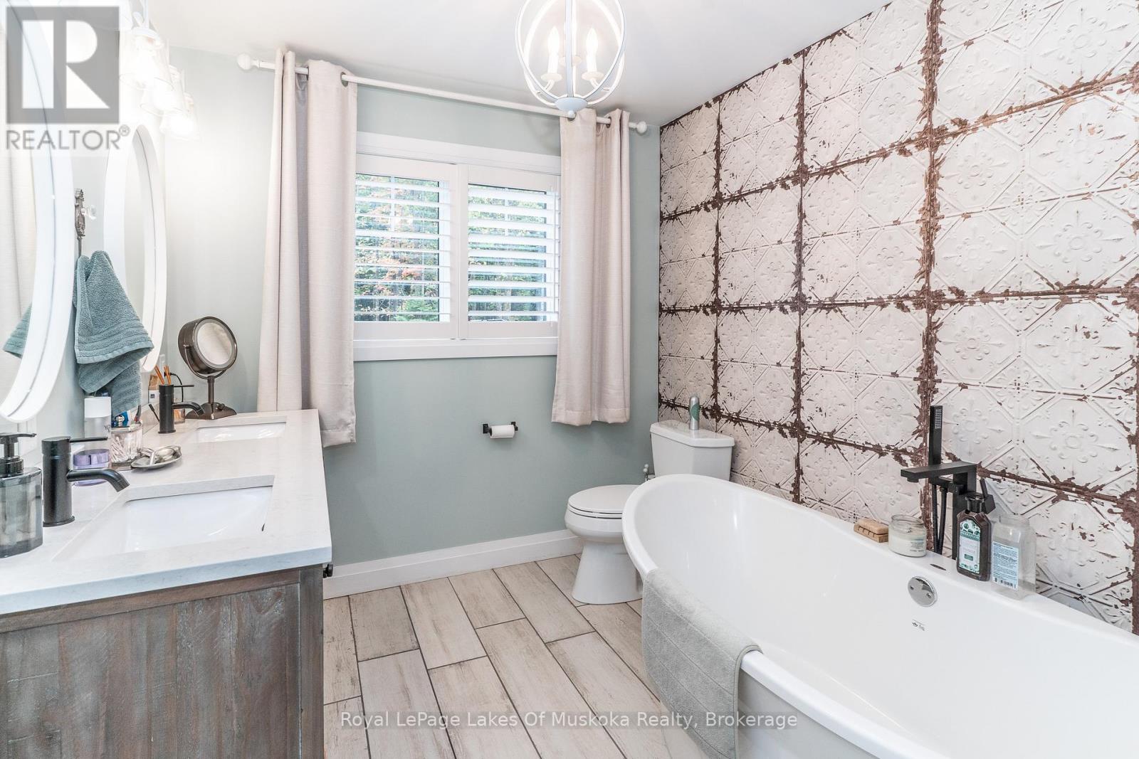 461 Rowanwood Road, Huntsville, Ontario  P0B 1M0 - Photo 14 - X12477838