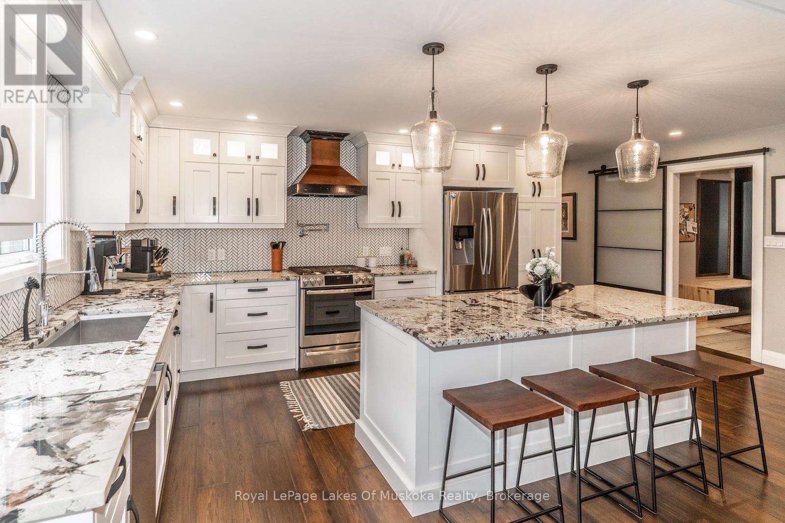 461 Rowanwood Road, Huntsville, Ontario  P0B 1M0 - Photo 9 - X12477838