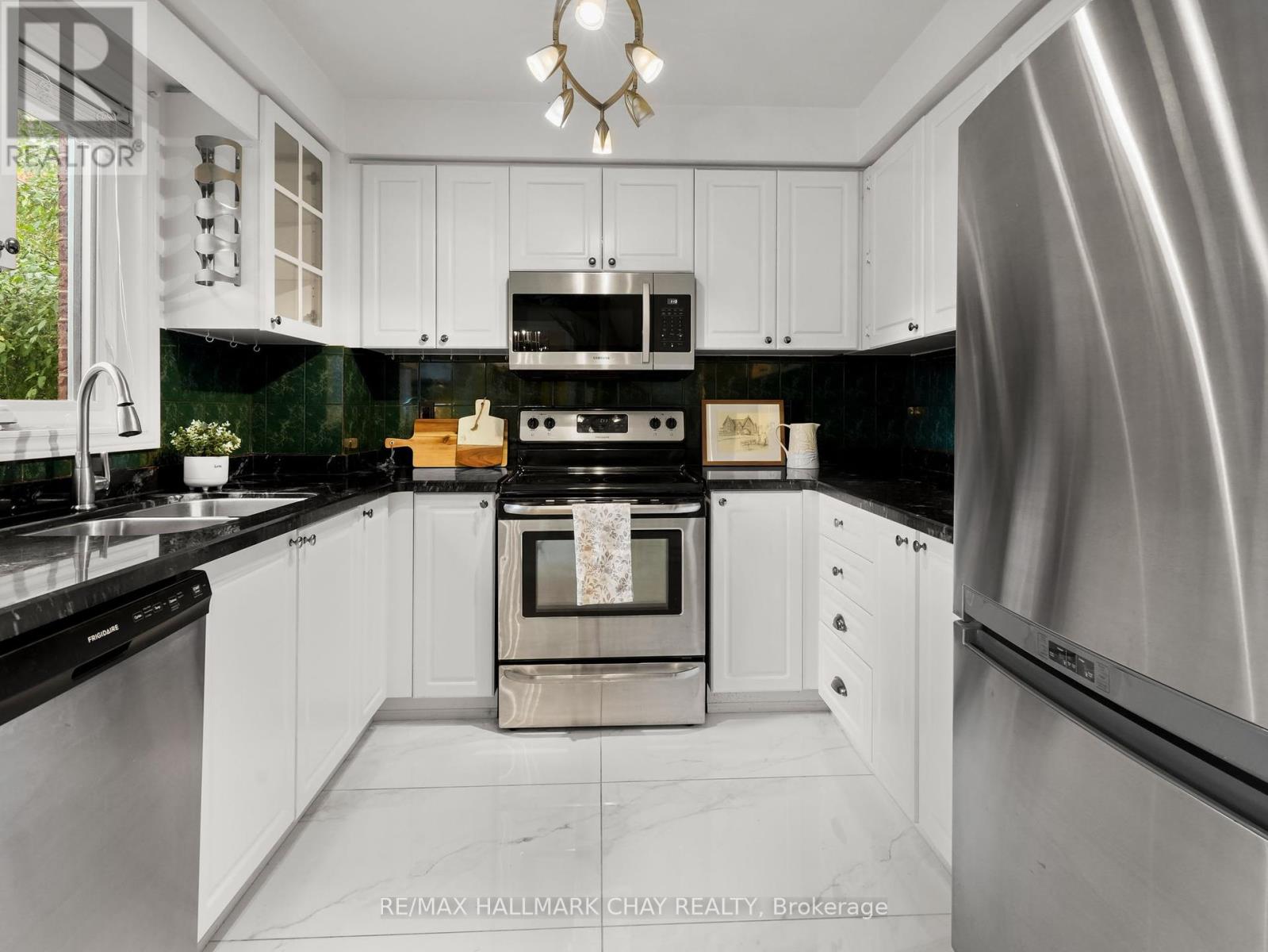 19 Darling Crescent, New Tecumseth, Ontario L9R 1P7 - Photo 17 - N12425741