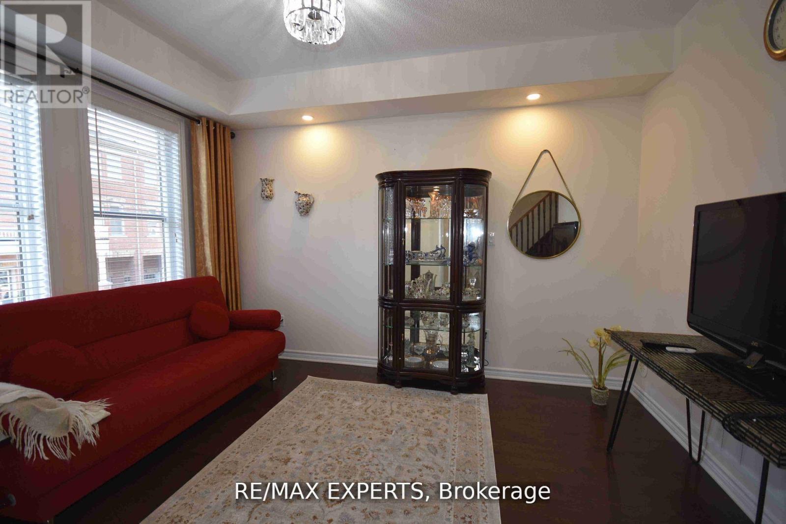 11 City Park Circle, Vaughan, Ontario  L4L 0H2 - Photo 7 - N12477706