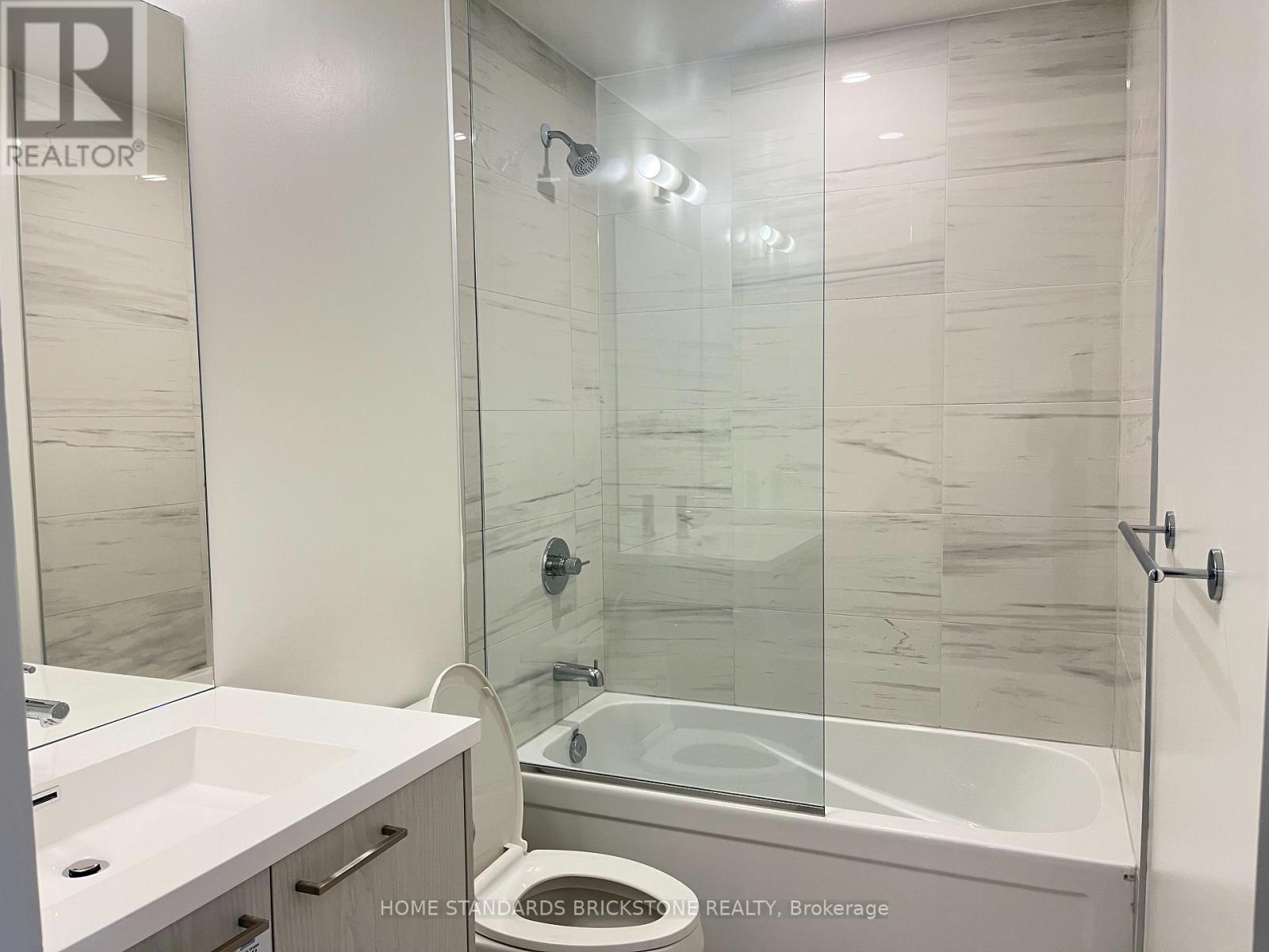 3715 - 28 Interchange Way, Vaughan, Ontario  L4K 0P8 - Photo 14 - N12477732