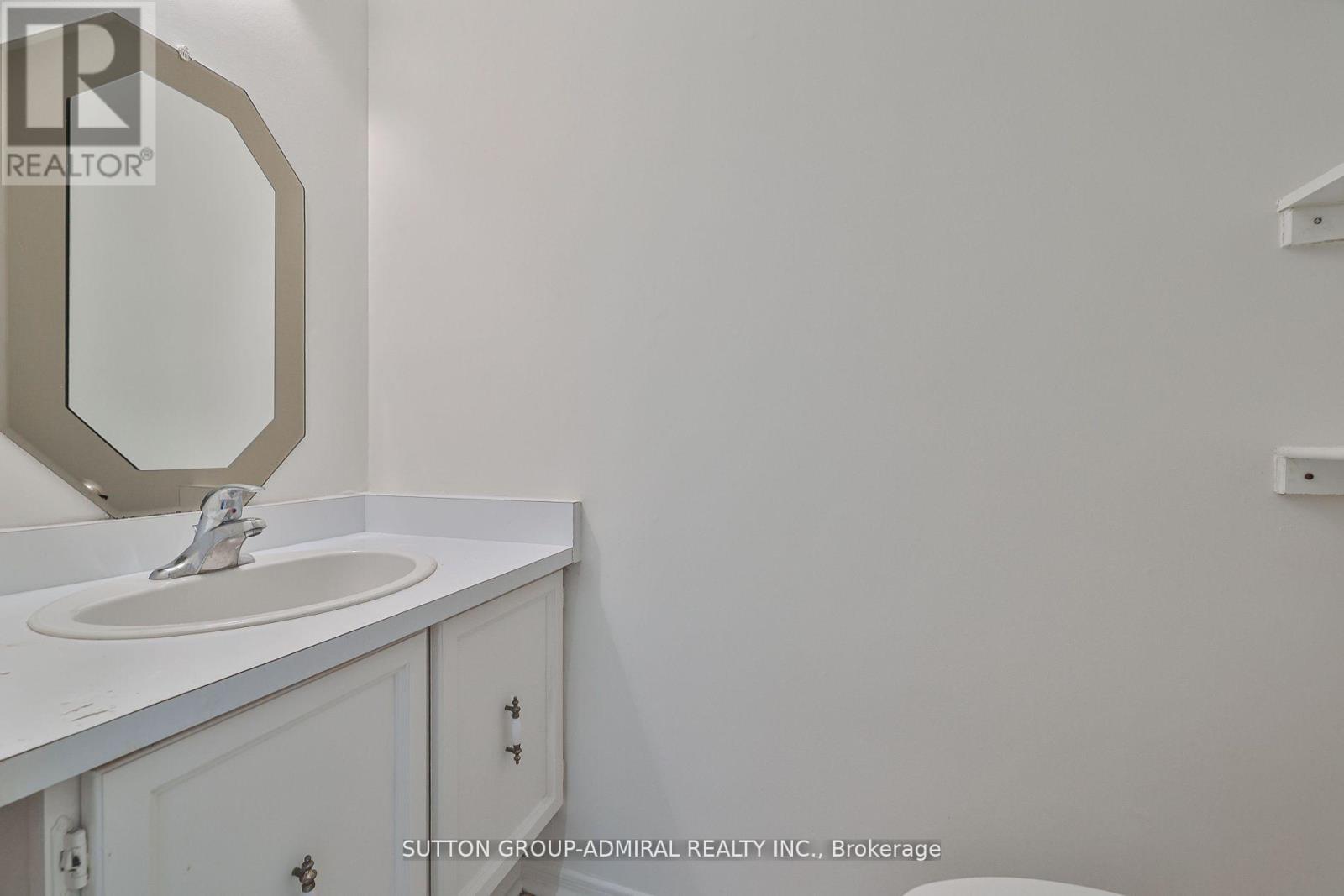 22 Cobblestone Drive, Markham, Ontario  L3T 4E4 - Photo 19 - N12477737