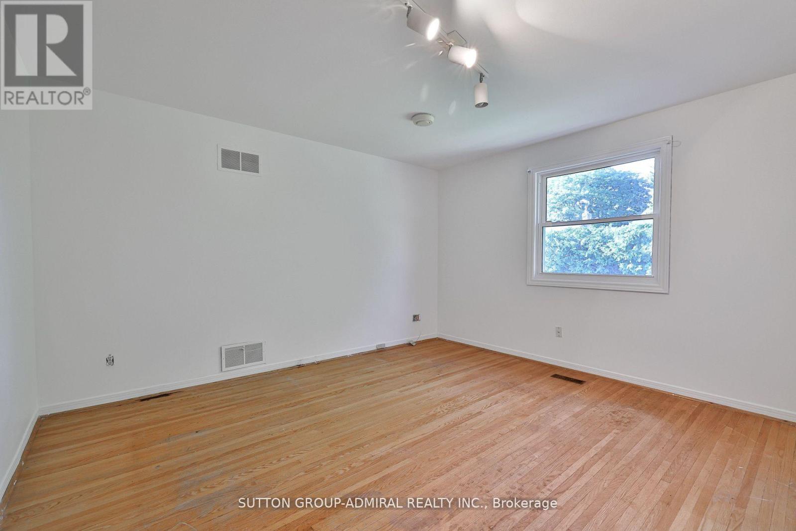 22 Cobblestone Drive, Markham, Ontario  L3T 4E4 - Photo 34 - N12477737