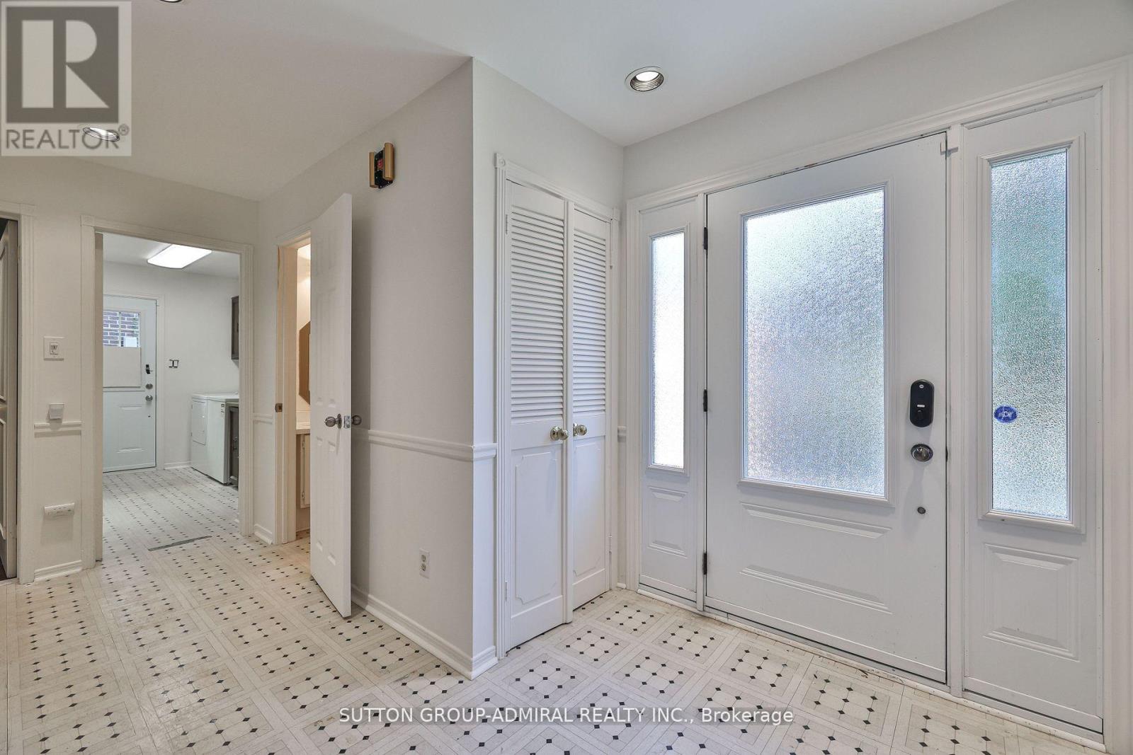 22 Cobblestone Drive, Markham, Ontario  L3T 4E4 - Photo 7 - N12477737
