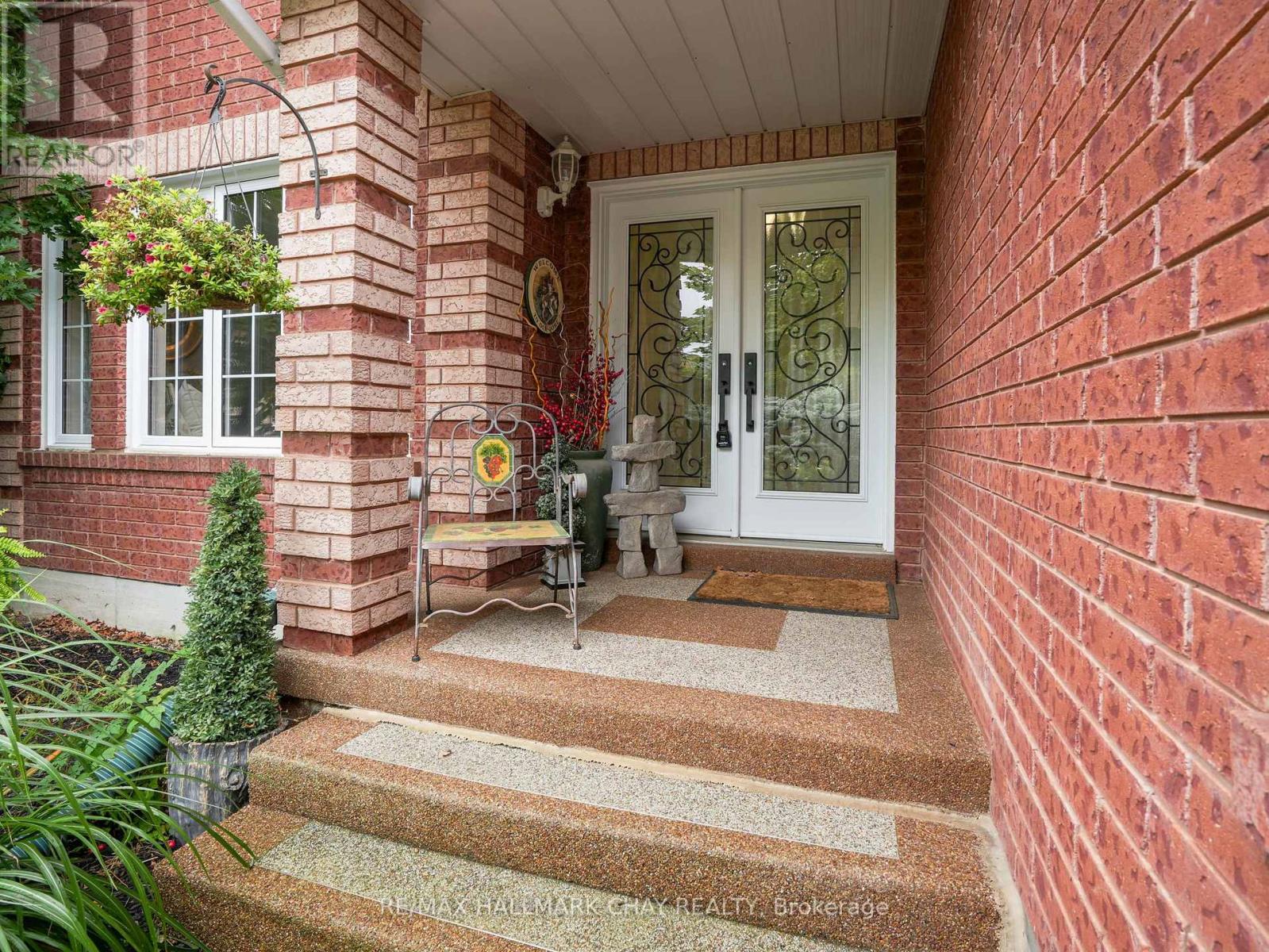 19 Darling Crescent, New Tecumseth, Ontario L9R 1P7 - Photo 4 - N12425741