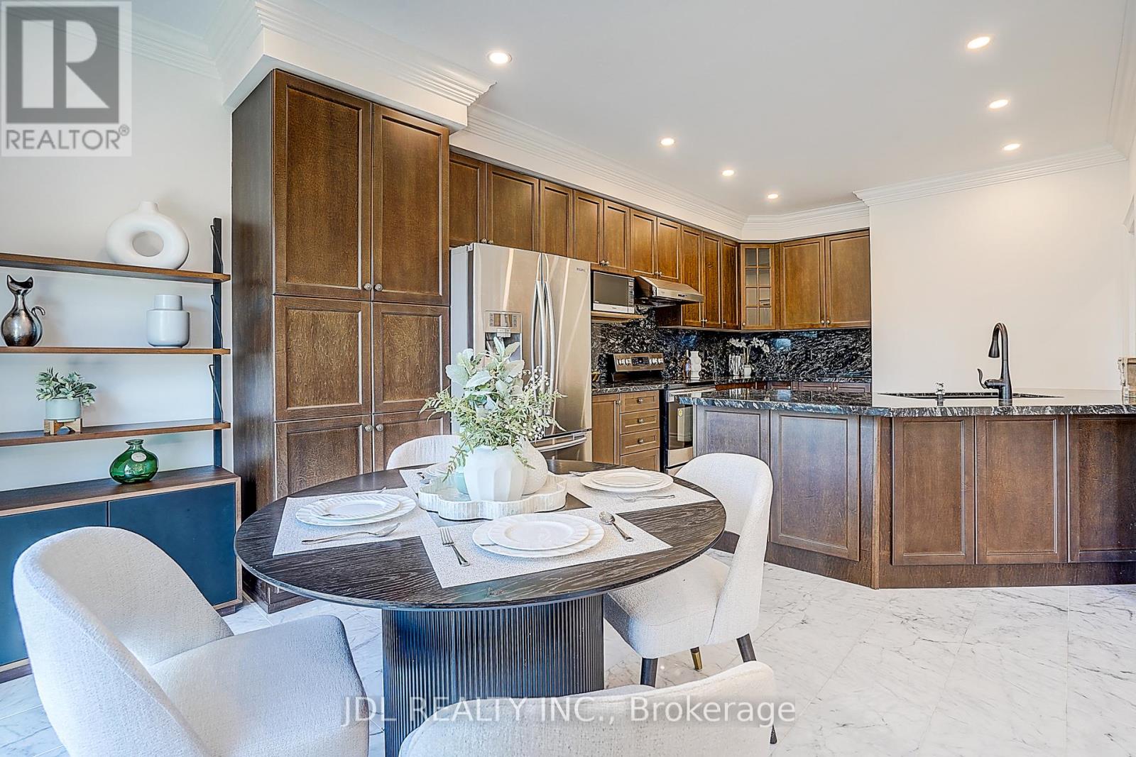 26 Santa Amato Crescent, Vaughan (Patterson), Ontario  L4J 0C4 - Photo 19 - N12466656