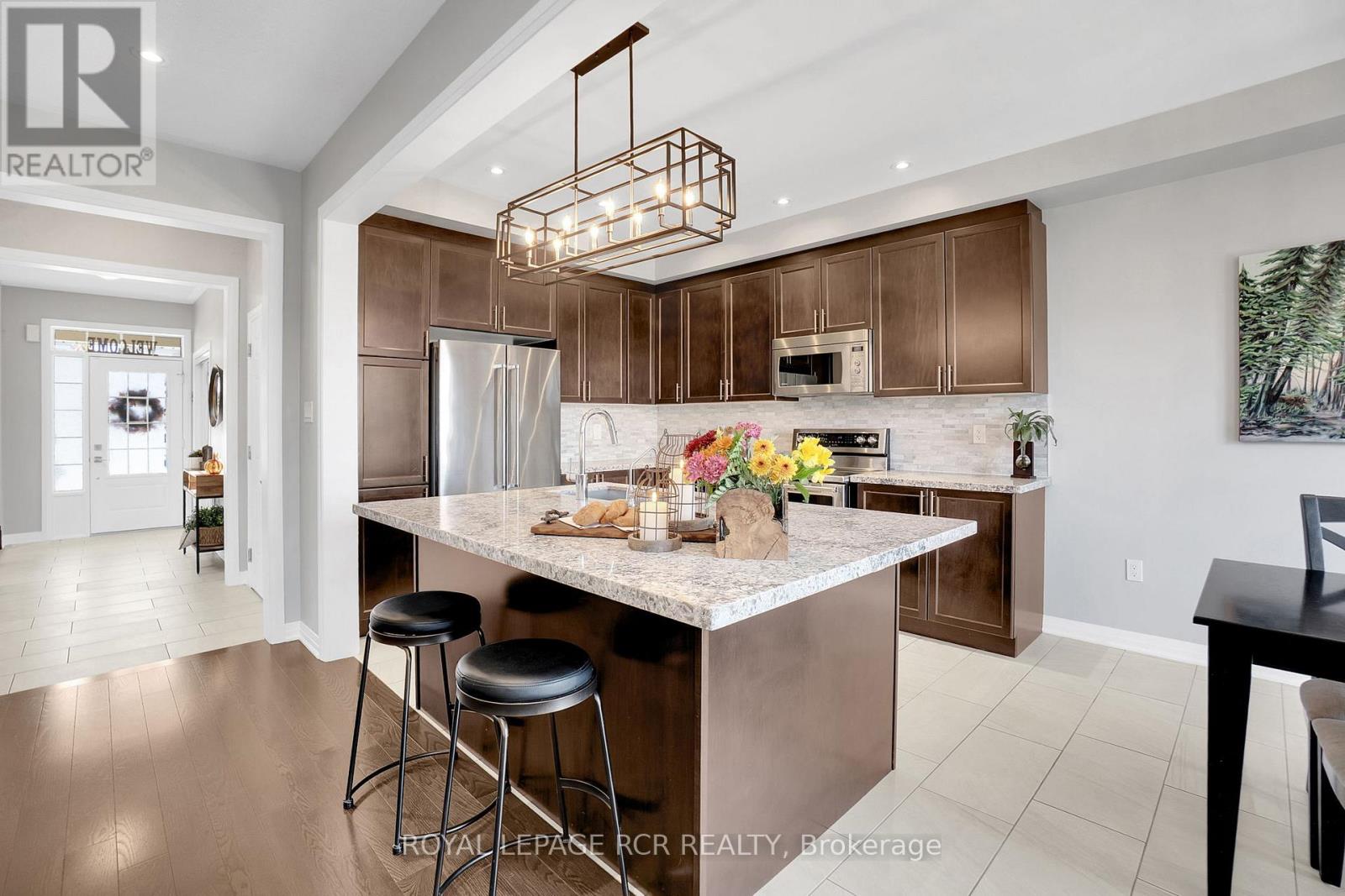 45 Martin Trail, New Tecumseth (Tottenham), Ontario  L0G 1W0 - Photo 10 - N12440181