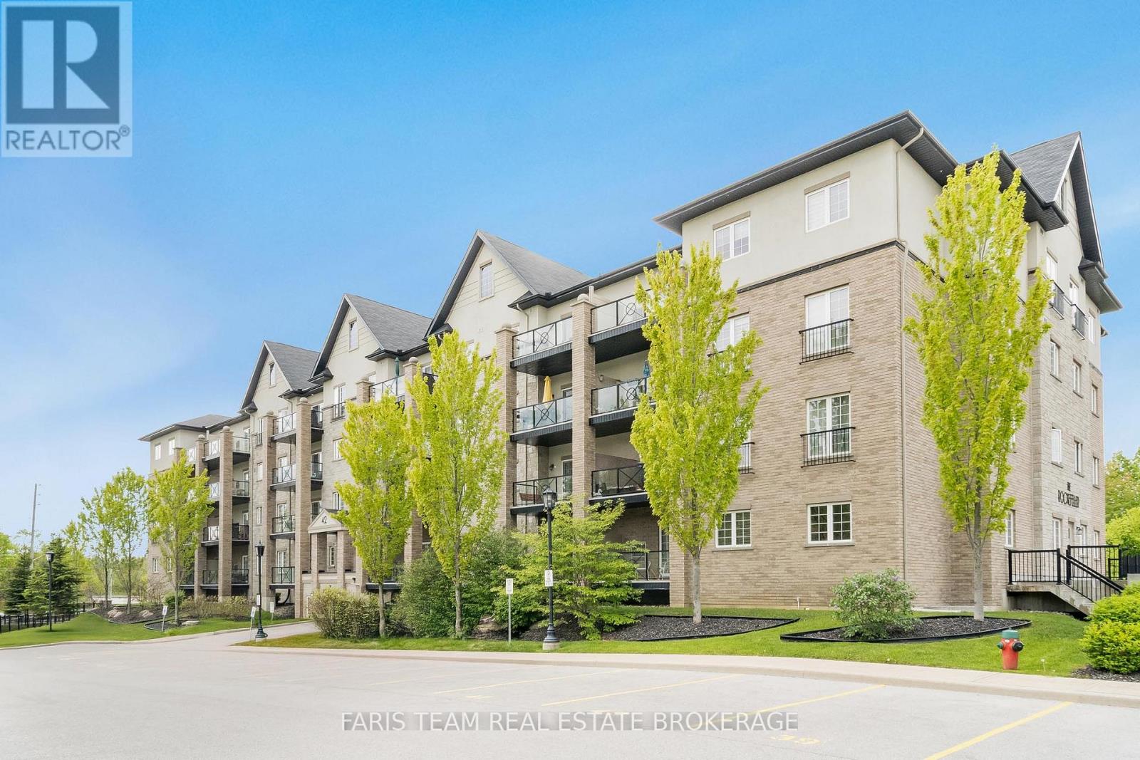 402 - 42 FERNDALE DRIVE S, Barrie, Ontario