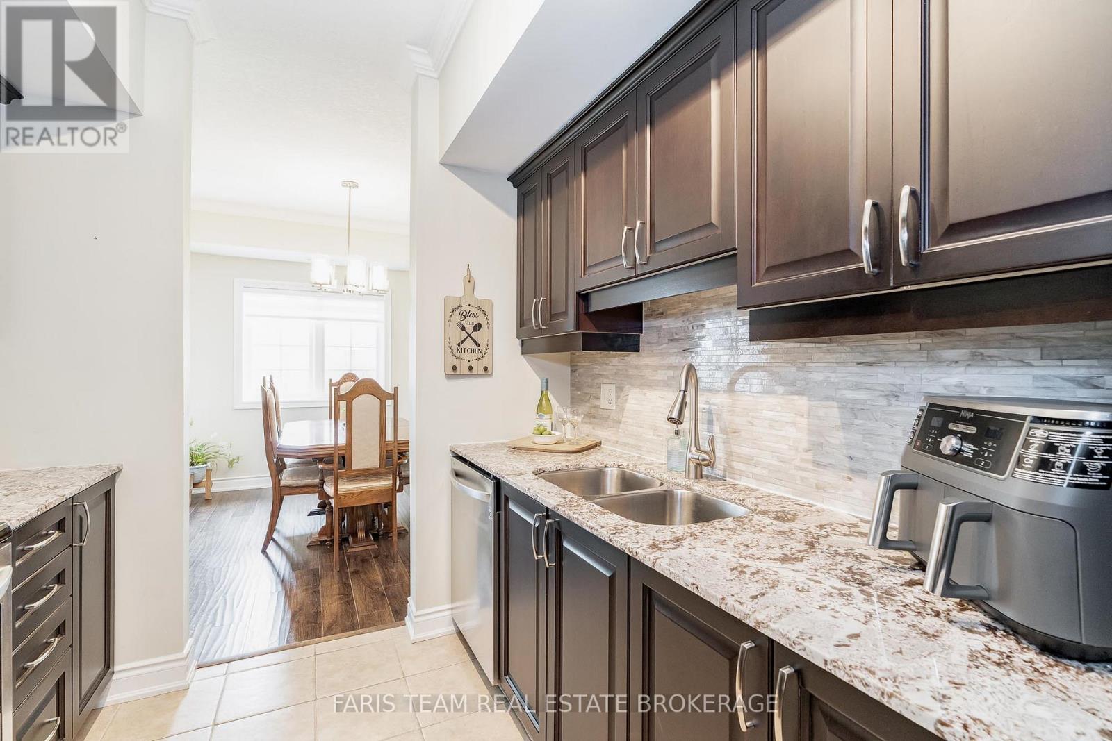 402 - 42 Ferndale Drive S, Barrie, Ontario  L4N 2M5 - Photo 10 - S12477708