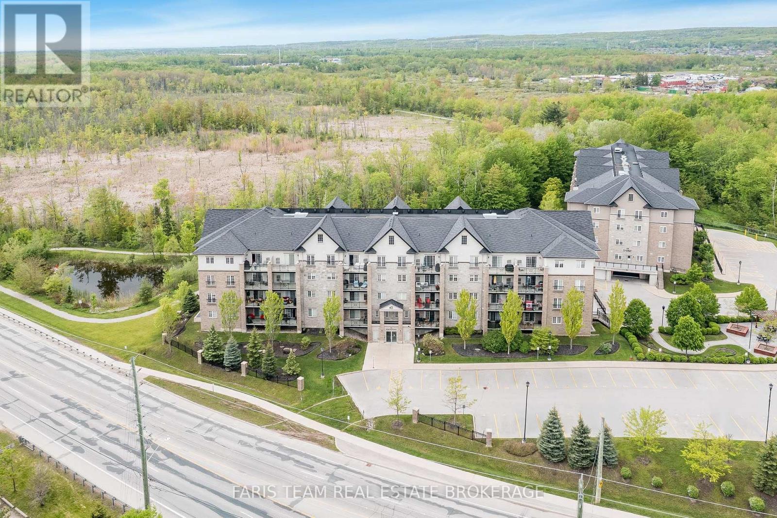 402 - 42 Ferndale Drive S, Barrie, Ontario  L4N 2M5 - Photo 2 - S12477708