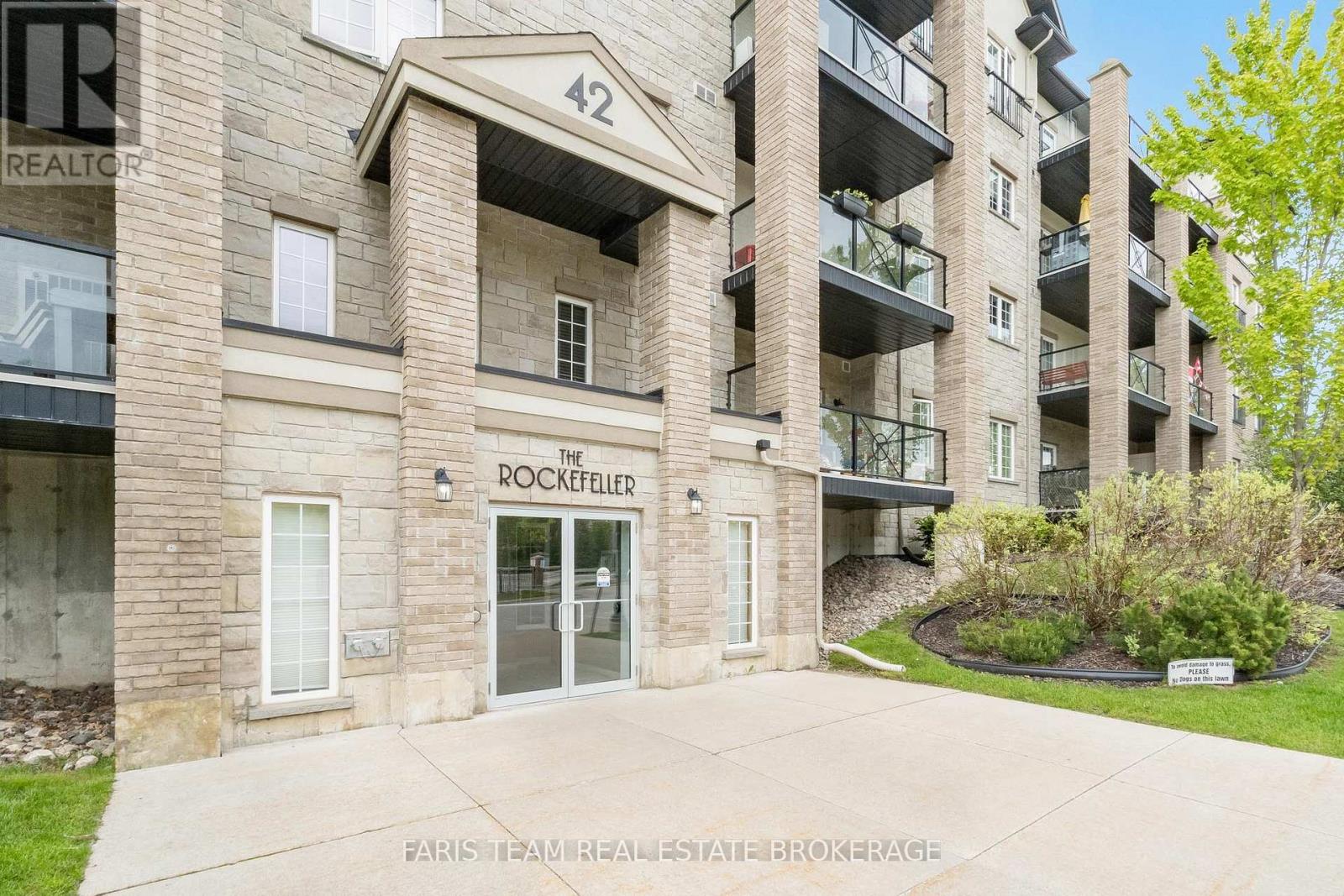 402 - 42 Ferndale Drive S, Barrie, Ontario  L4N 2M5 - Photo 4 - S12477708