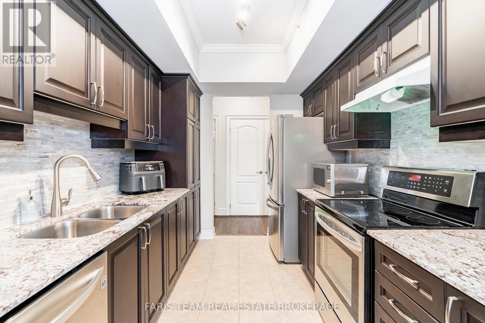 402 - 42 Ferndale Drive S, Barrie, Ontario  L4N 2M5 - Photo 6 - S12477708