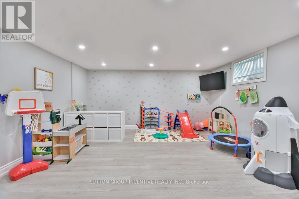 29 Wells Crescent, Barrie, Ontario  L4N 5W8 - Photo 22 - S12477716