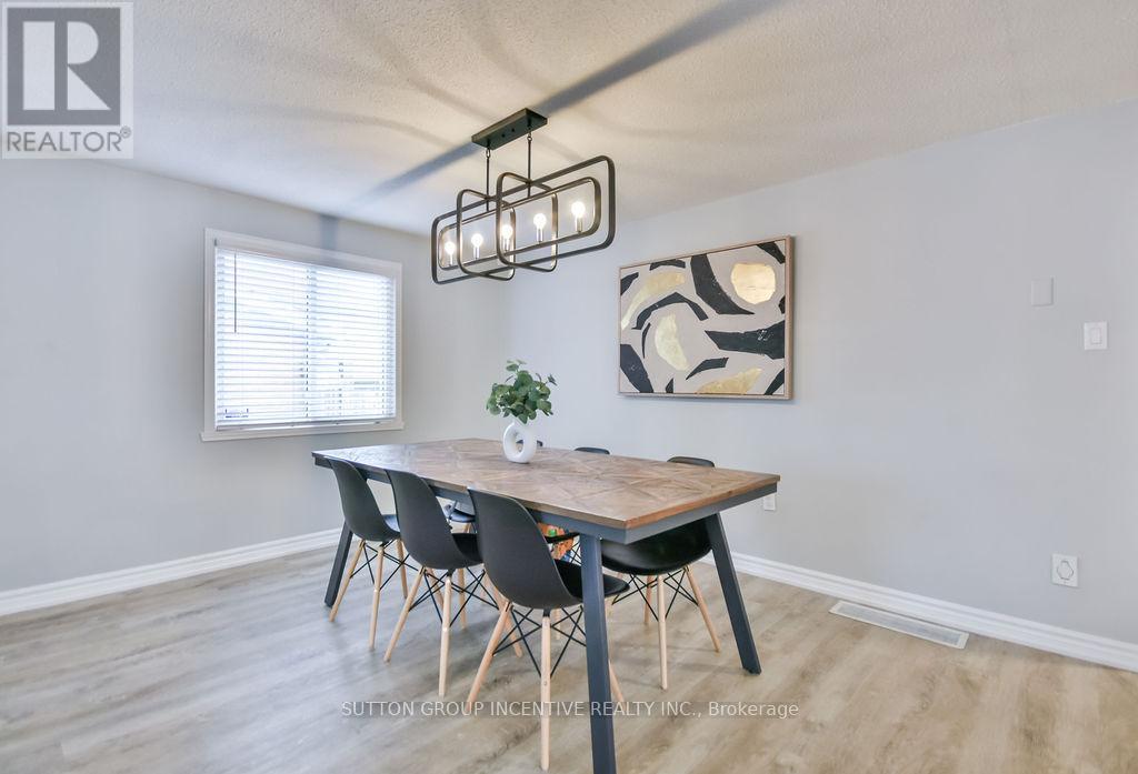 29 Wells Crescent, Barrie, Ontario  L4N 5W8 - Photo 8 - S12477716