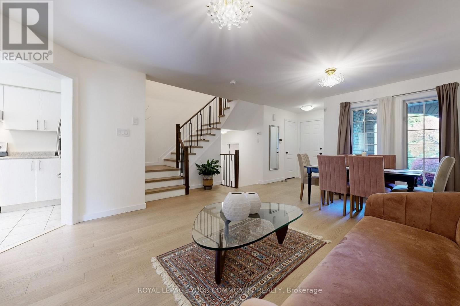 29 Peninsula Crescent, Richmond Hill, Ontario  L4S 1V1 - Photo 9 - N12475802