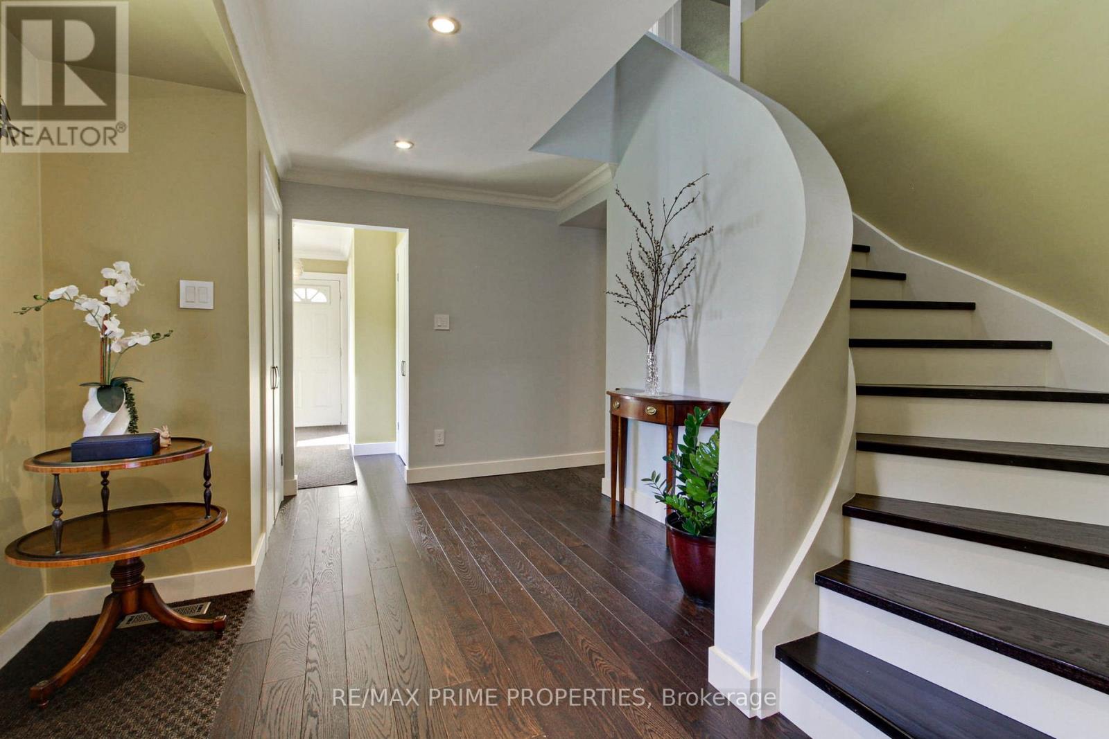 18 Testa Street, East Gwillimbury, Ontario  L0G 1R0 - Photo 5 - N12475954