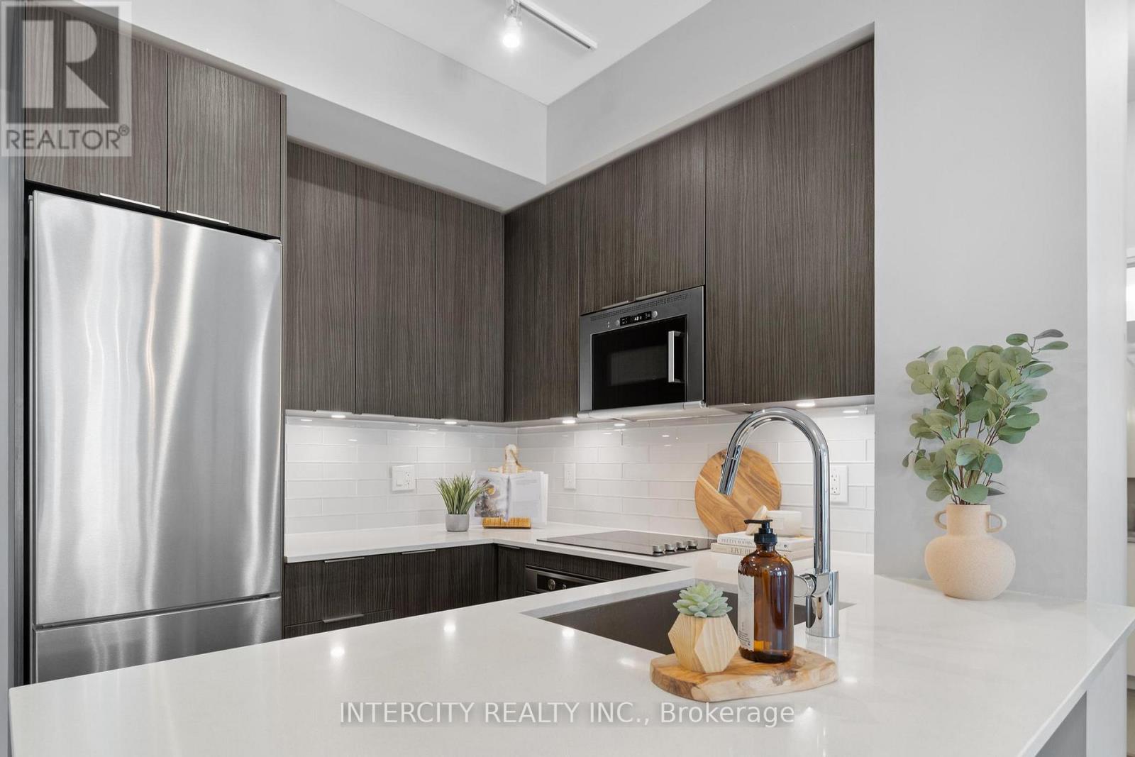 627 - 99 Eagle Rock Way, Vaughan, Ontario  L6A 5A7 - Photo 6 - N12476064