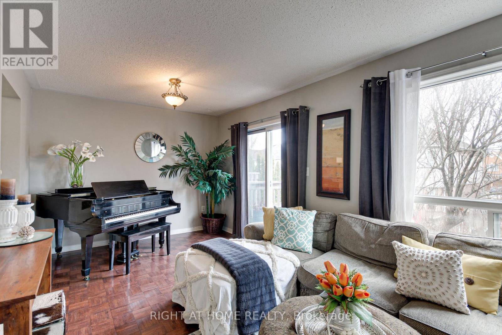 26 Crittenden Drive, Georgina, Ontario  L4P 4E7 - Photo 7 - N12476067