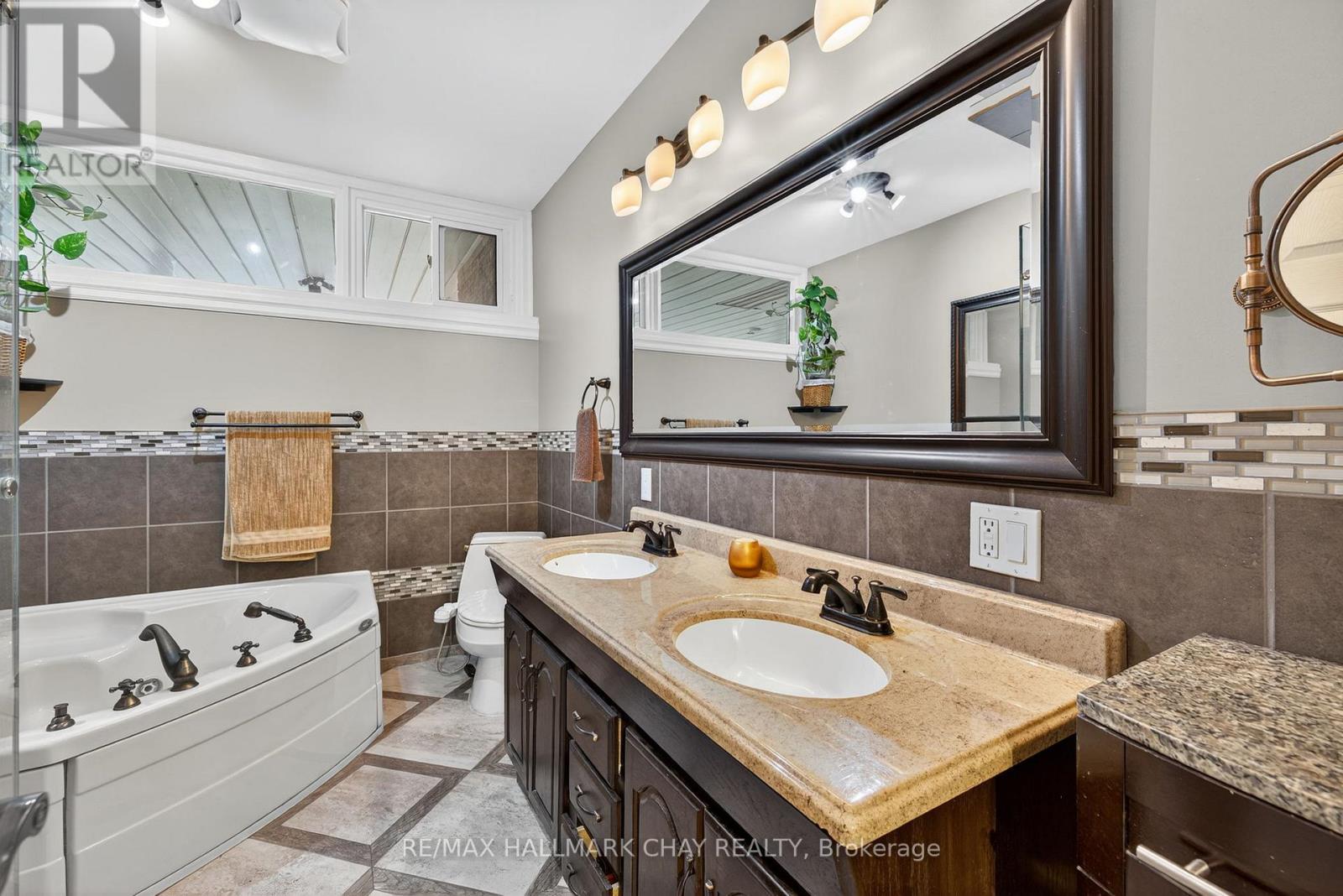 39 Highfield Crescent, Georgina, Ontario  L4P 3C8 - Photo 20 - N12476097