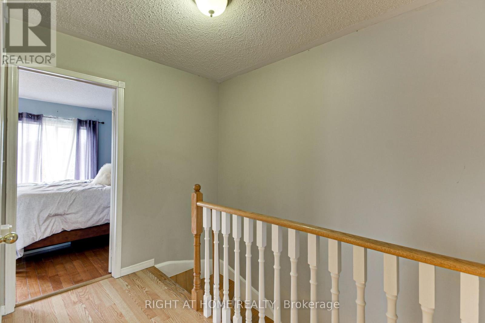 26 Crittenden Drive, Georgina, Ontario  L4P 4E7 - Photo 9 - N12476067