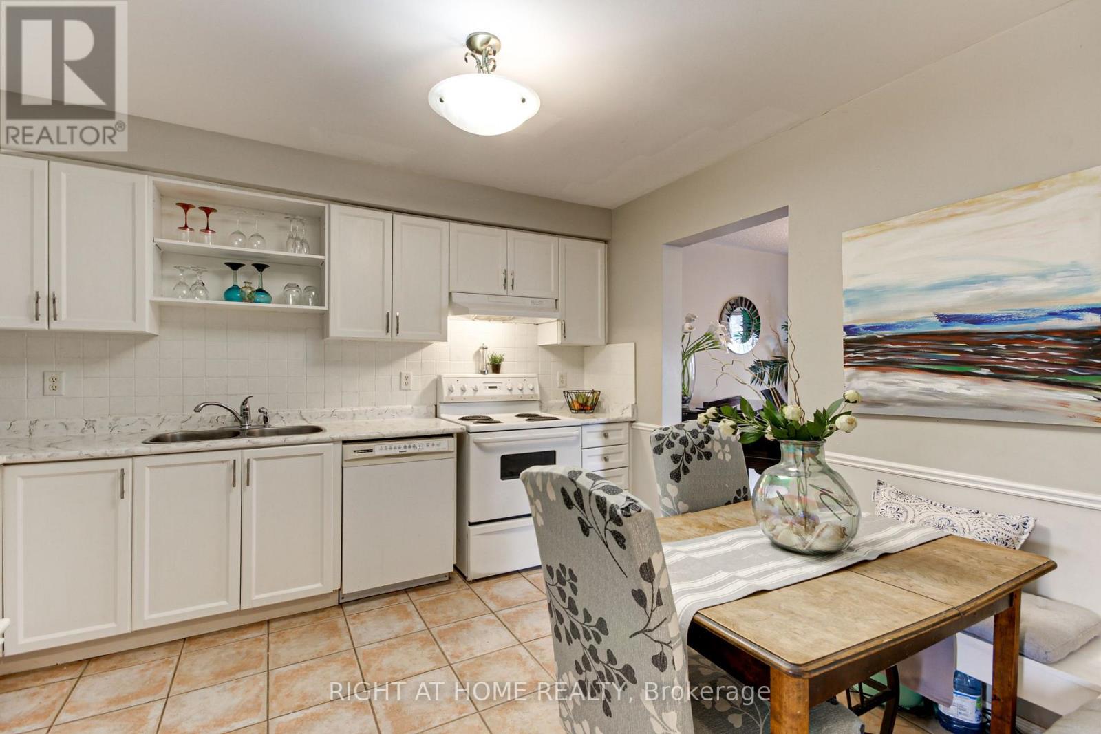 26 Crittenden Drive, Georgina, Ontario  L4P 4E7 - Photo 4 - N12476067