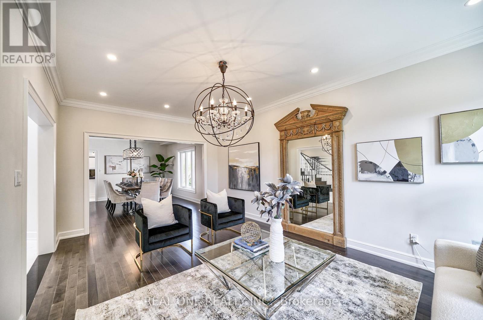 26 Clarendon Drive, Richmond Hill, Ontario  L4B 3Z5 - Photo 7 - N12476185