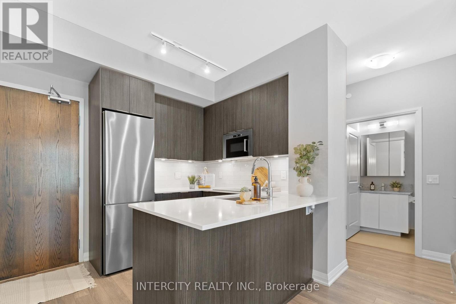 627 - 99 Eagle Rock Way, Vaughan, Ontario  L6A 5A7 - Photo 5 - N12476064