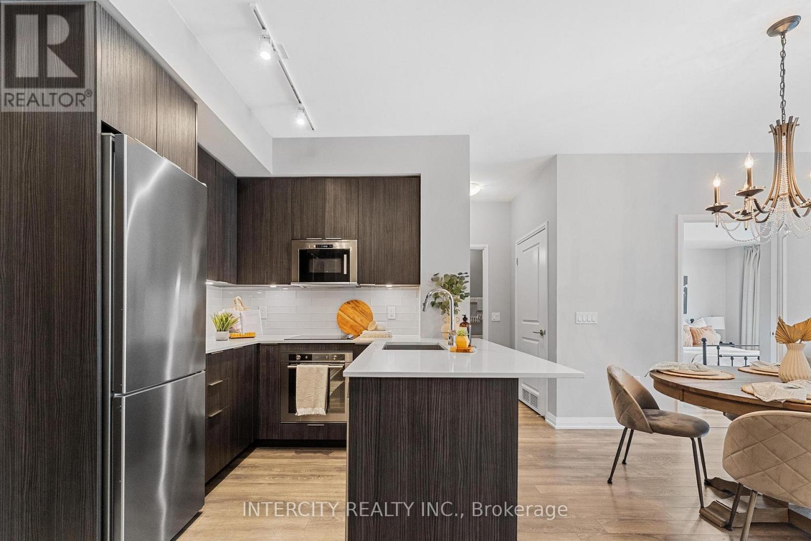 627 - 99 Eagle Rock Way, Vaughan, Ontario  L6A 5A7 - Photo 3 - N12476064