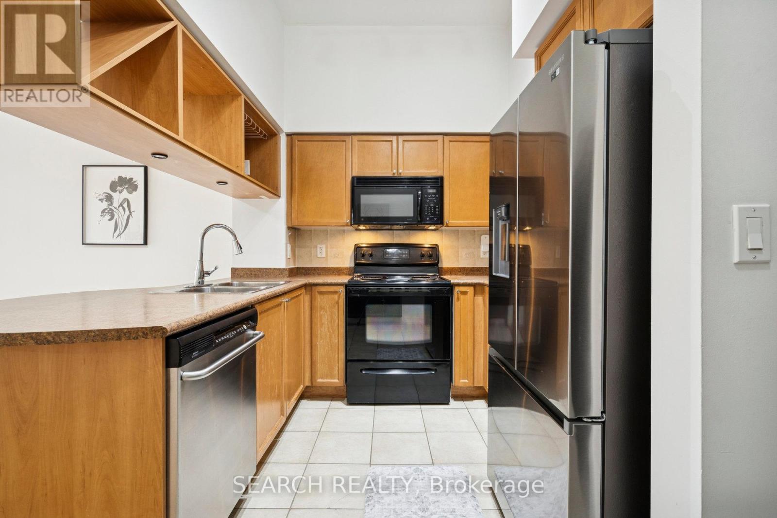203 - 330 Princess Royal Drive, Mississauga, Ontario  L5B 4P7 - Photo 11 - W12477687