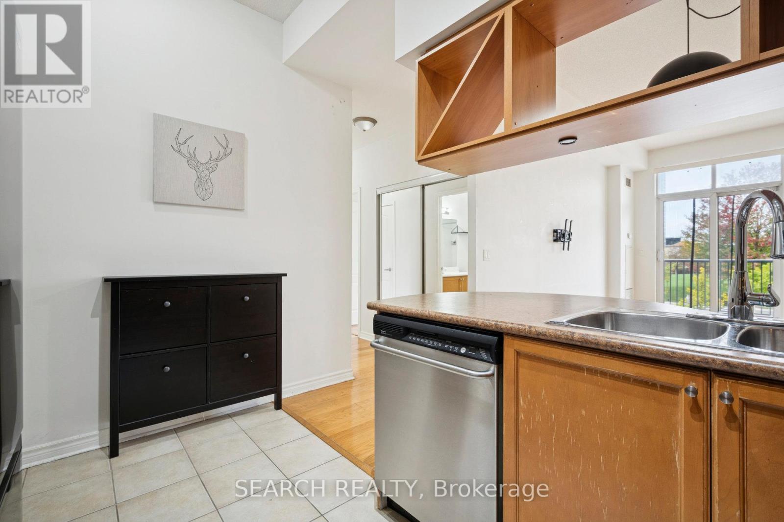 203 - 330 Princess Royal Drive, Mississauga, Ontario  L5B 4P7 - Photo 13 - W12477687