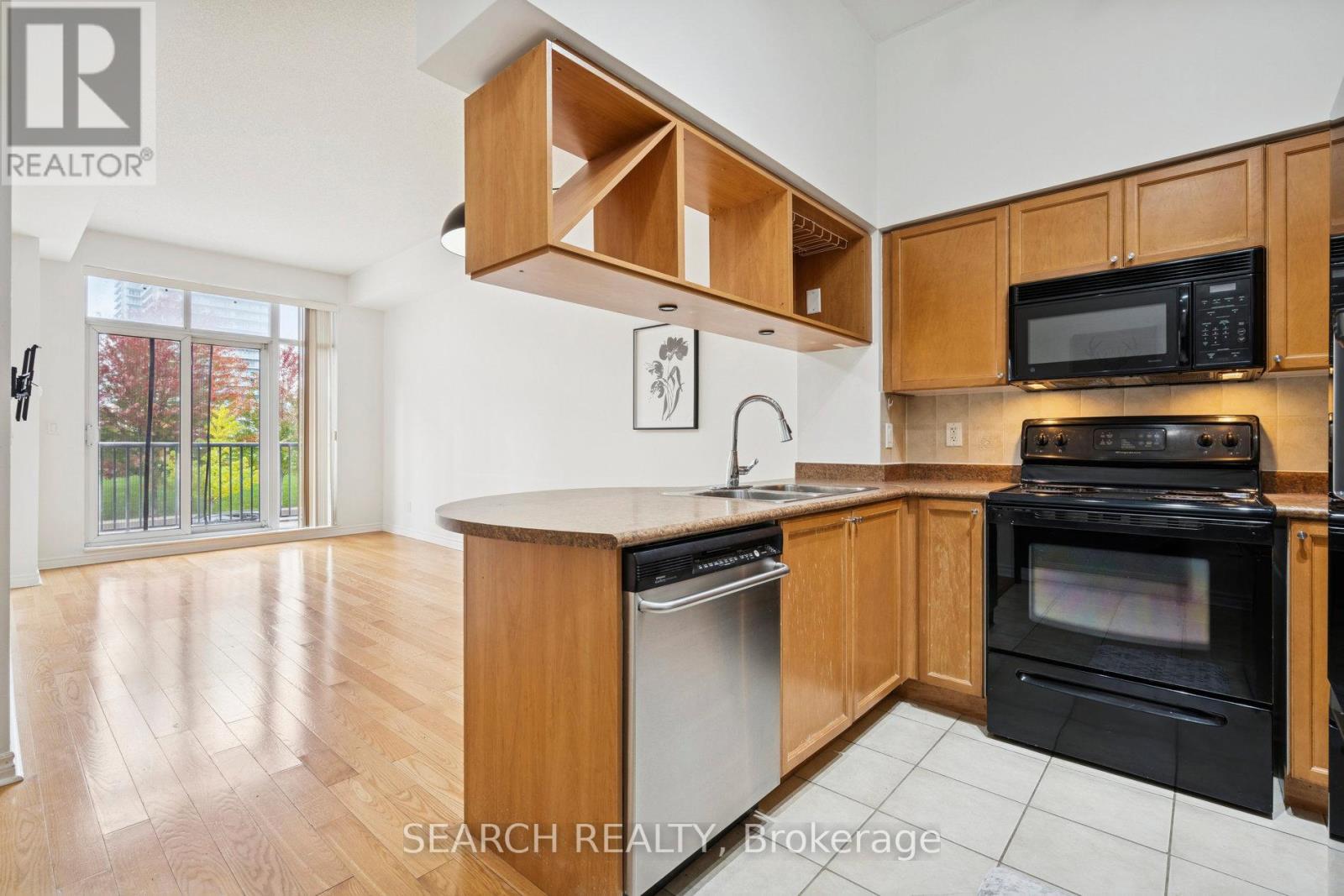 203 - 330 Princess Royal Drive, Mississauga, Ontario  L5B 4P7 - Photo 14 - W12477687