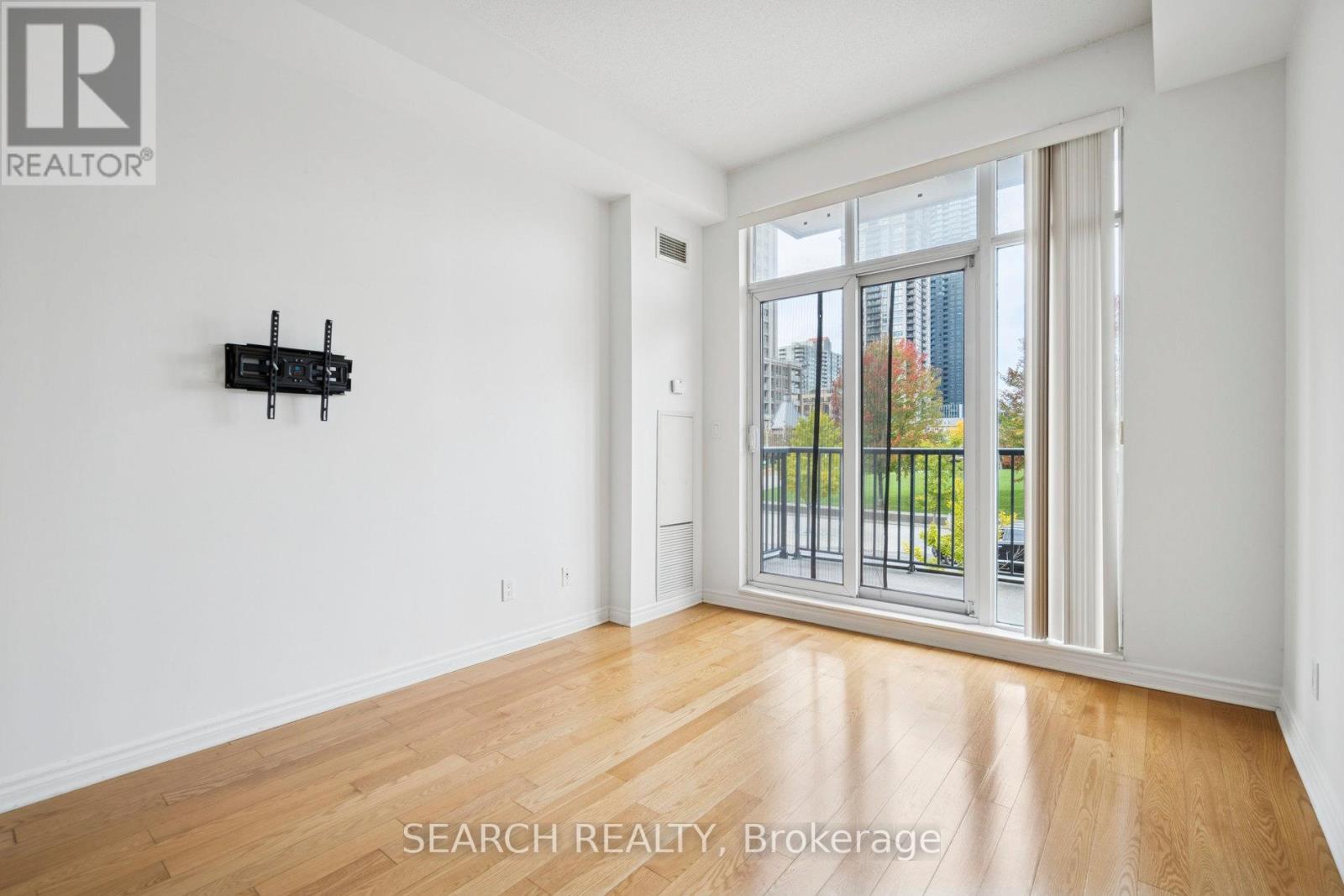 203 - 330 Princess Royal Drive, Mississauga, Ontario  L5B 4P7 - Photo 17 - W12477687