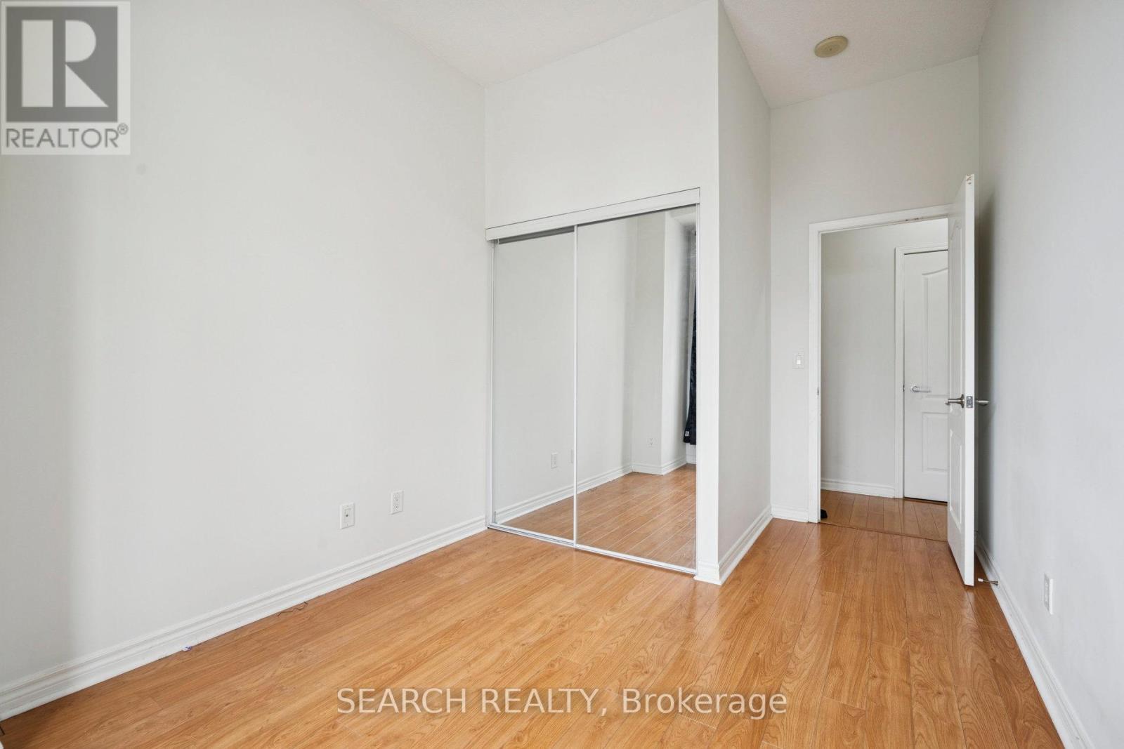 203 - 330 Princess Royal Drive, Mississauga, Ontario  L5B 4P7 - Photo 26 - W12477687