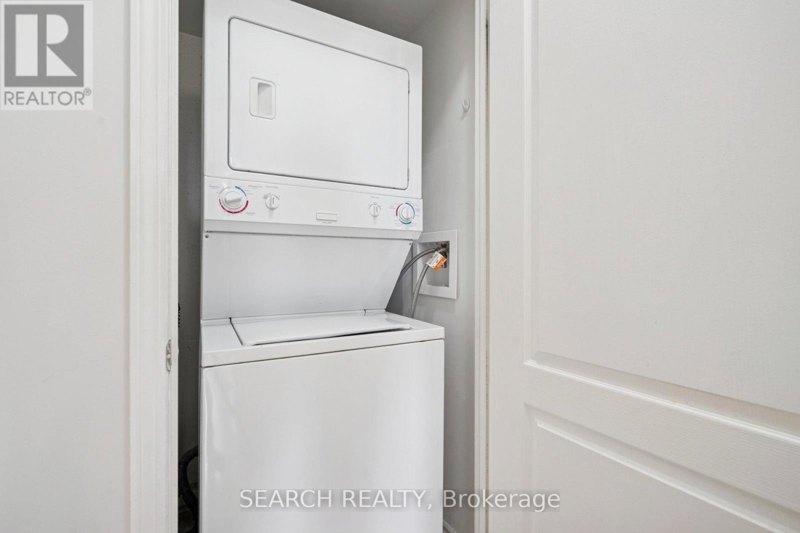 203 - 330 Princess Royal Drive, Mississauga, Ontario  L5B 4P7 - Photo 28 - W12477687