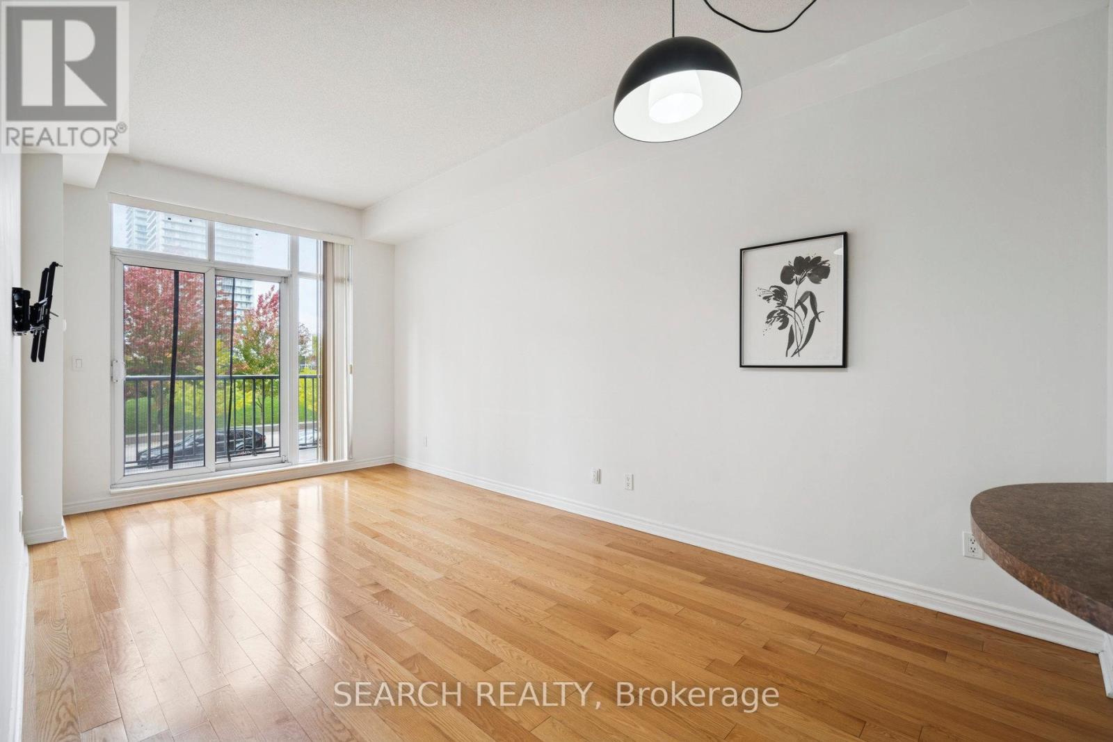 203 - 330 Princess Royal Drive, Mississauga, Ontario  L5B 4P7 - Photo 6 - W12477687